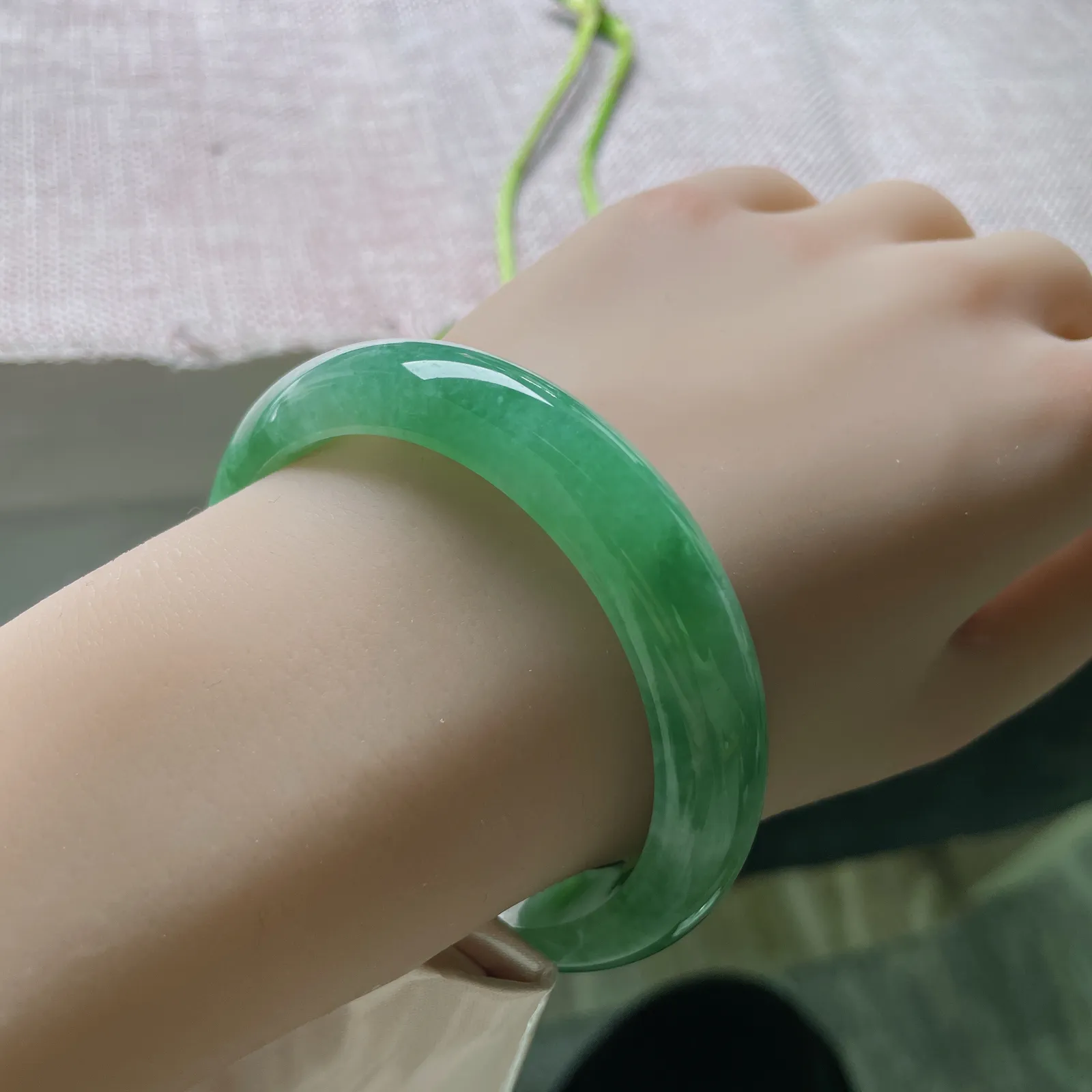 56.4/12.5/8.2，满绿正圈，颜色艳丽夺目，佩戴富贵华丽，种老，水头好，完美