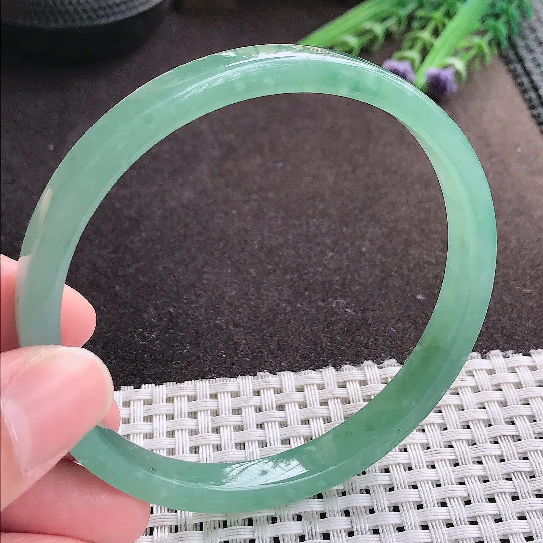 实拍A货翡翠66/8.5/5.5大圈口老坑冰润起胶满色蓝韵手镯翡翠玉镯方镯