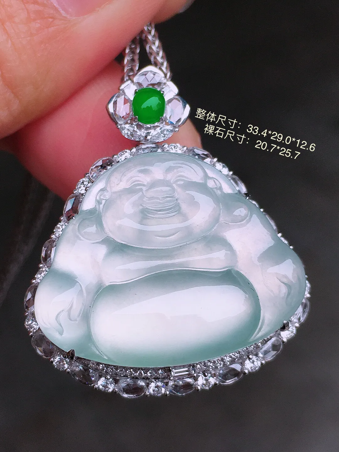 冰种佛公吊坠，玉质细腻，荧光感超
强，饱满圆润，尽显优雅气质，18k
金豪华镶嵌