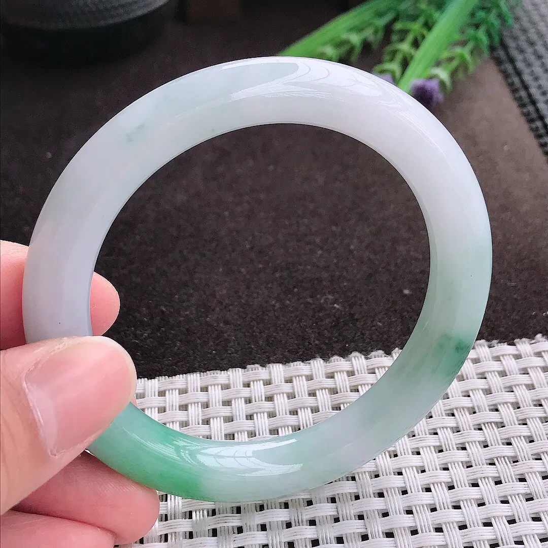 实拍A货翡翠56/9.7/9.9老坑冰润起胶飘绿圆条手镯翡翠玉镯玉手环