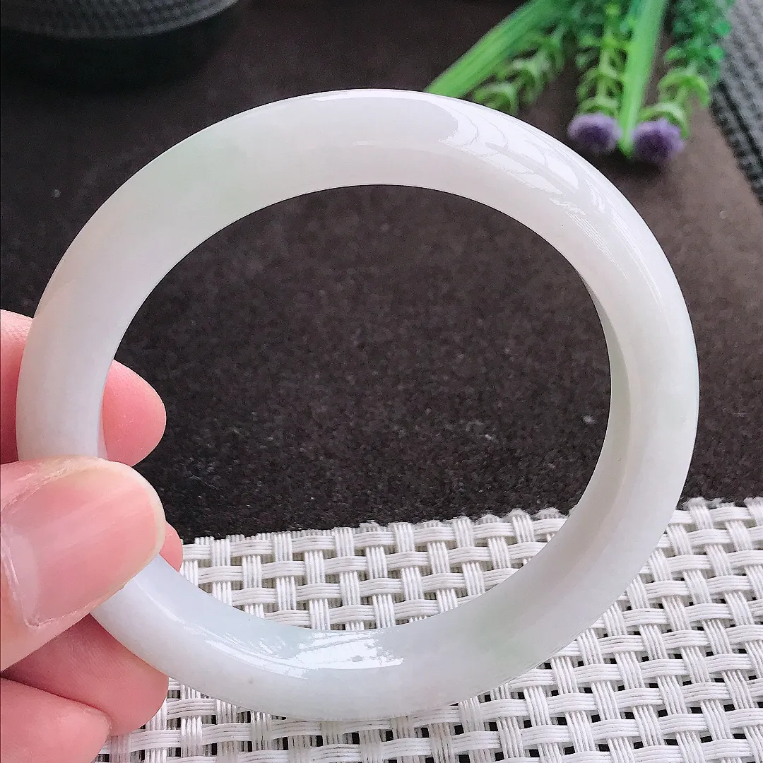 实拍A货翡翠57/10.2/8.9老坑冰润起胶飘绿手镯宽边玉镯