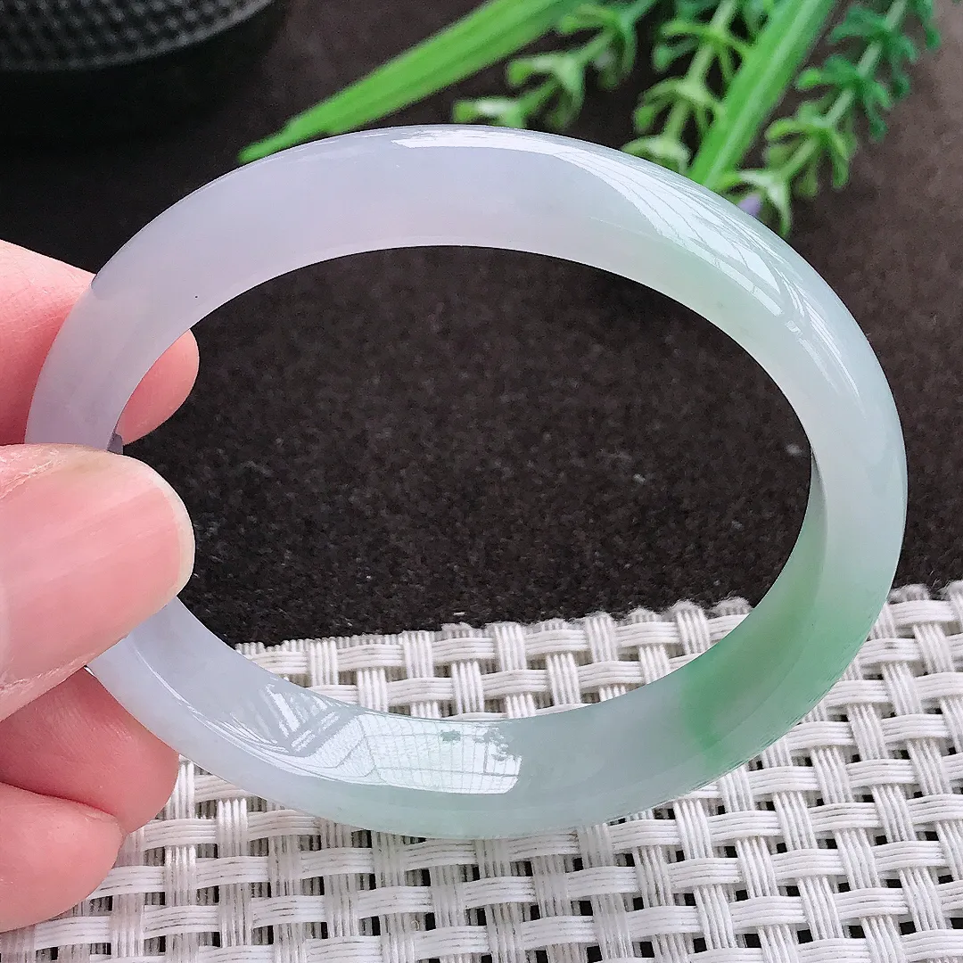 实拍A货翡翠52/46/10.8/6.6小圈口老坑冰胶果冻飘绿贵妃手镯宽边玉镯