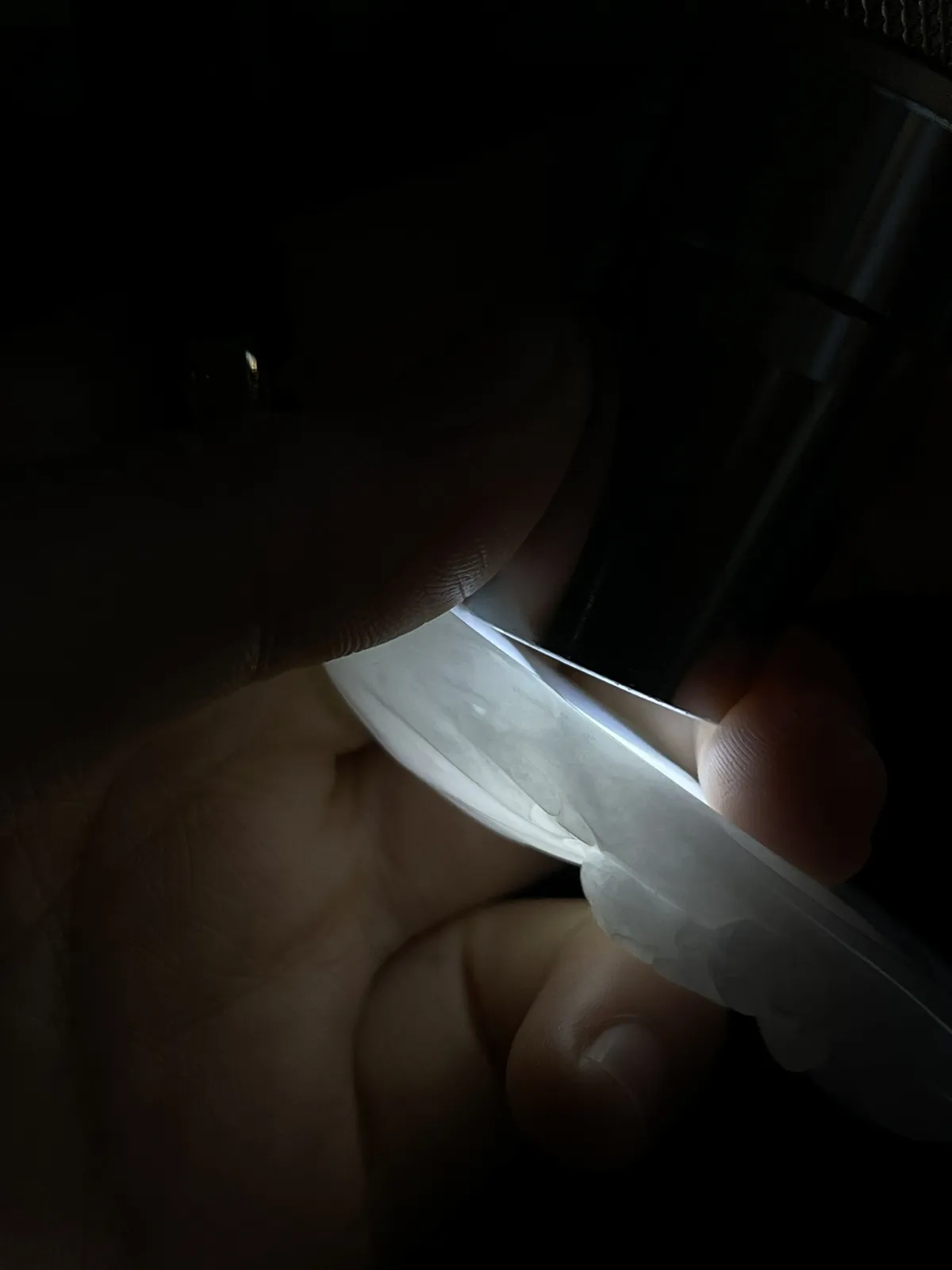 翡翠糯化种白色吊坠，配珠未测