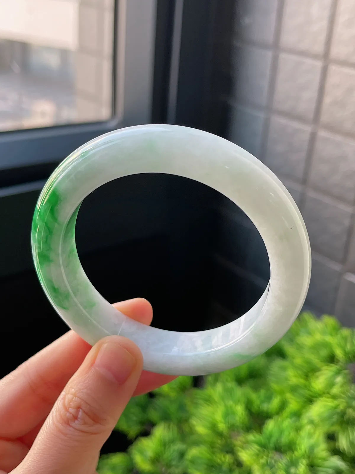 正圈56圈口，翡翠糯化种飘绿手镯