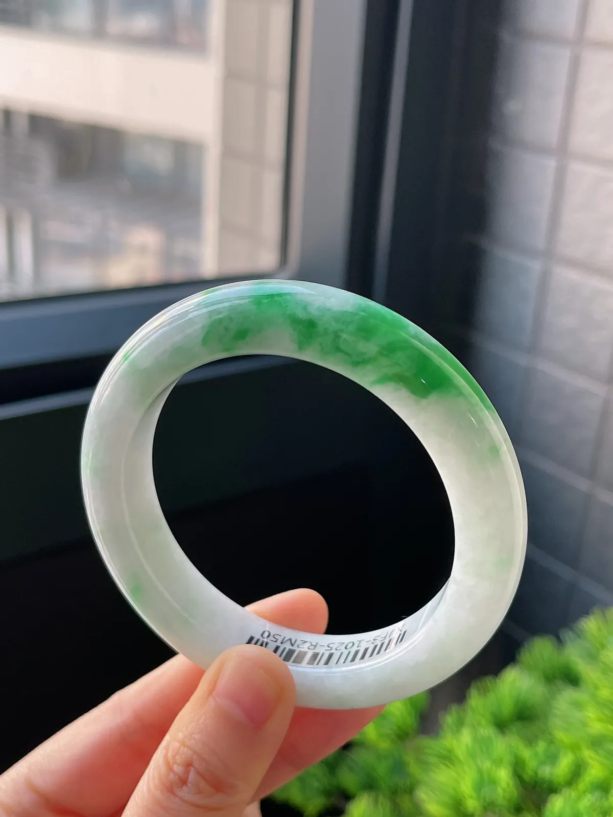 正圈56圈口，翡翠糯化种飘绿手镯