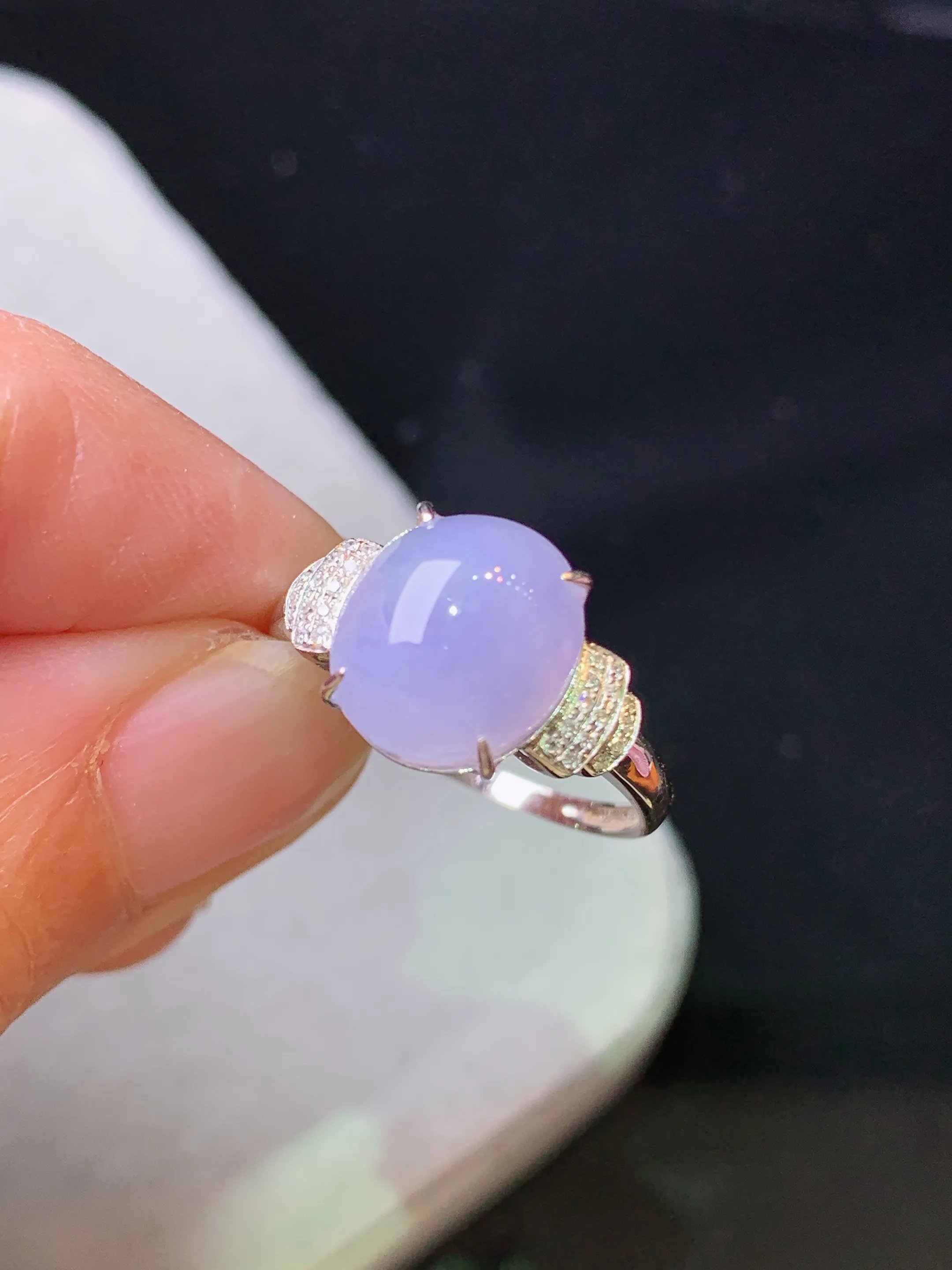 18金钻镶嵌紫罗兰蛋面戒指 玉质细腻 色泽清新艳丽 圈口14 裸石尺寸10.5*9*5