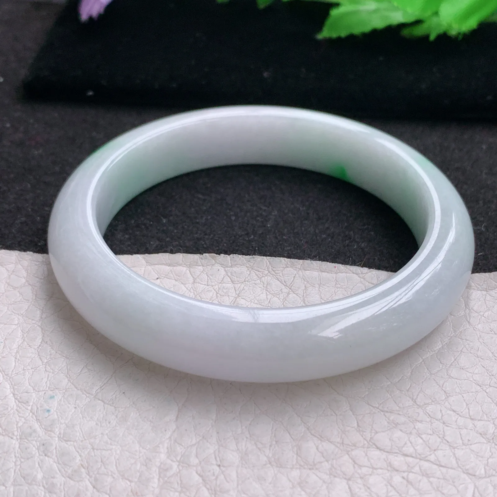 yh自然光55.5*11.3*8.5平安镯 缅甸翡翠a货玉手镯白底青玉手环