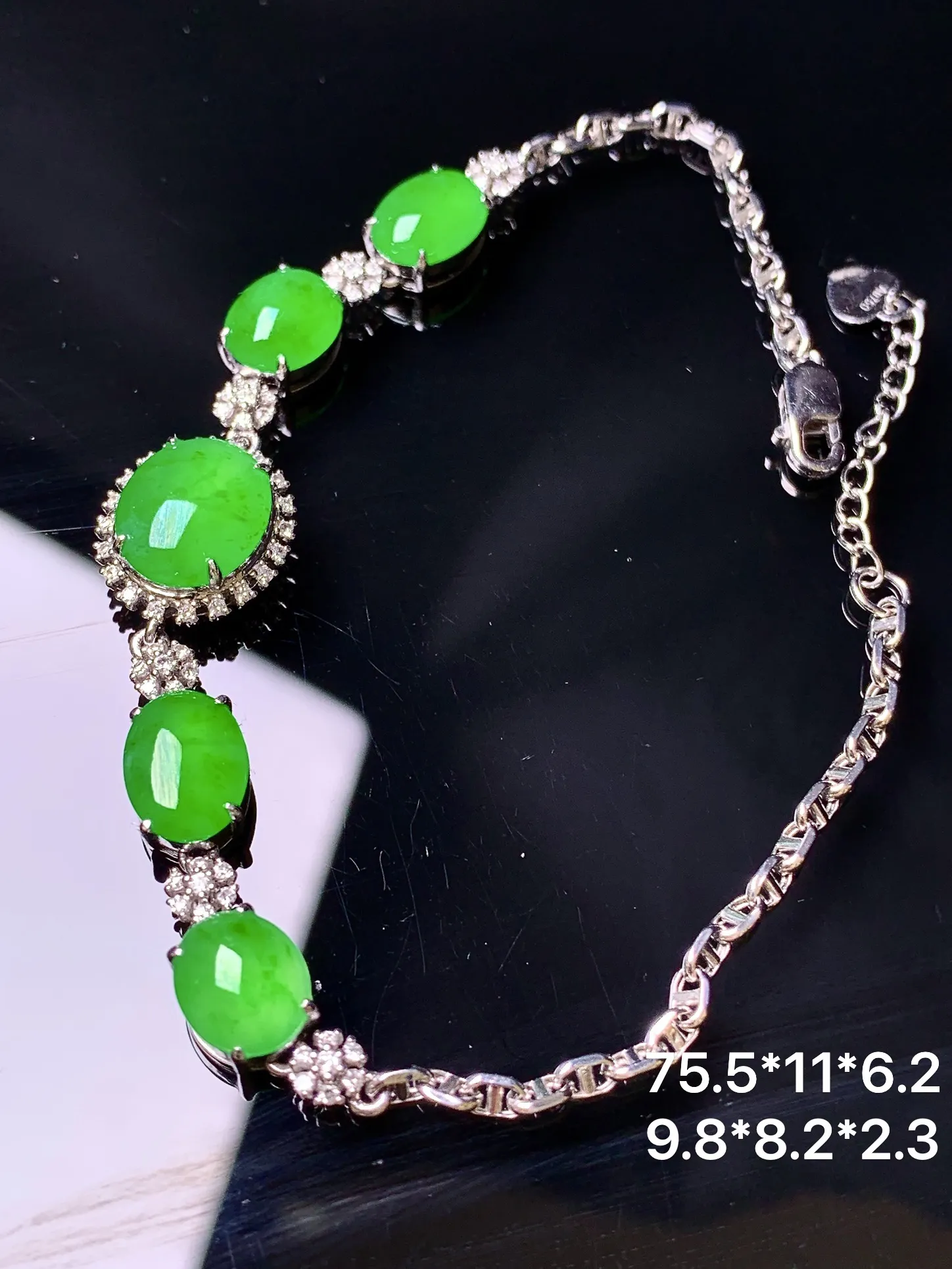 18金钻镶嵌满绿蛋面手链 玉质细腻 色泽清新艳丽 整体尺寸75.5*11*6.2