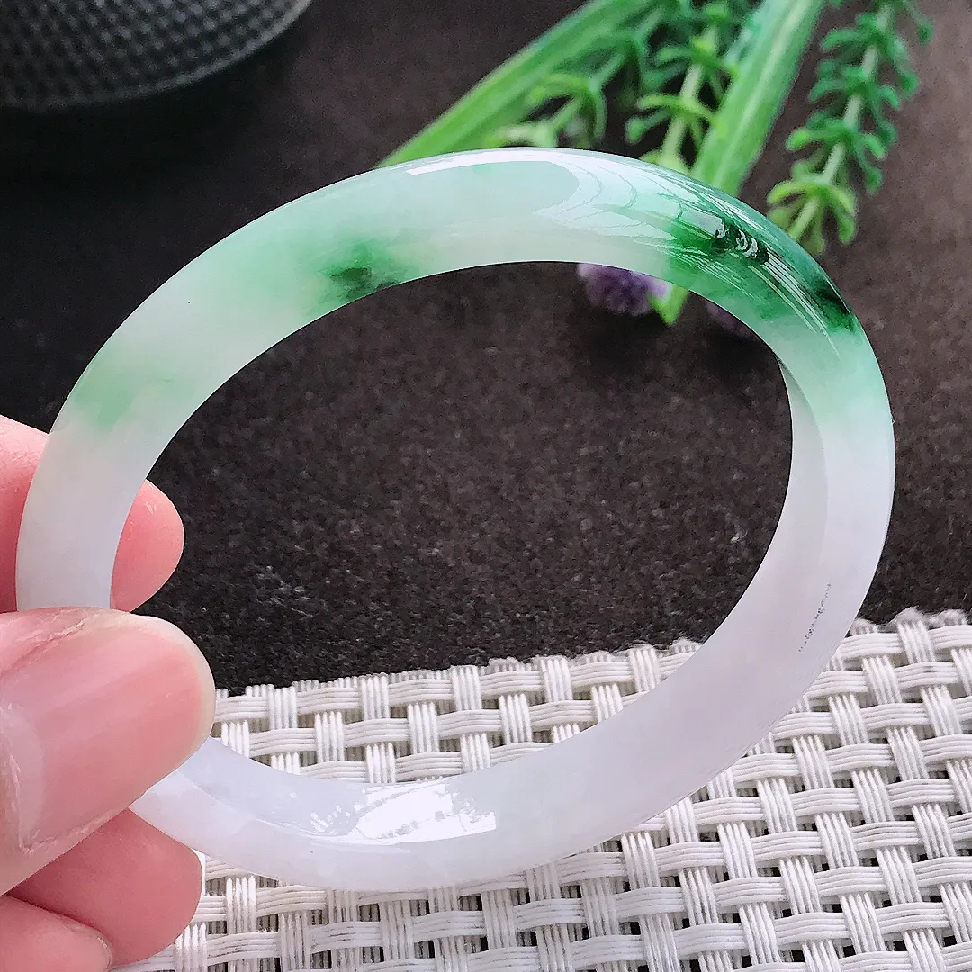 实拍A货翡翠54.5/47.5/9/6.9老坑冰润水灵飘绿花贵妃手镯宽边玉镯子