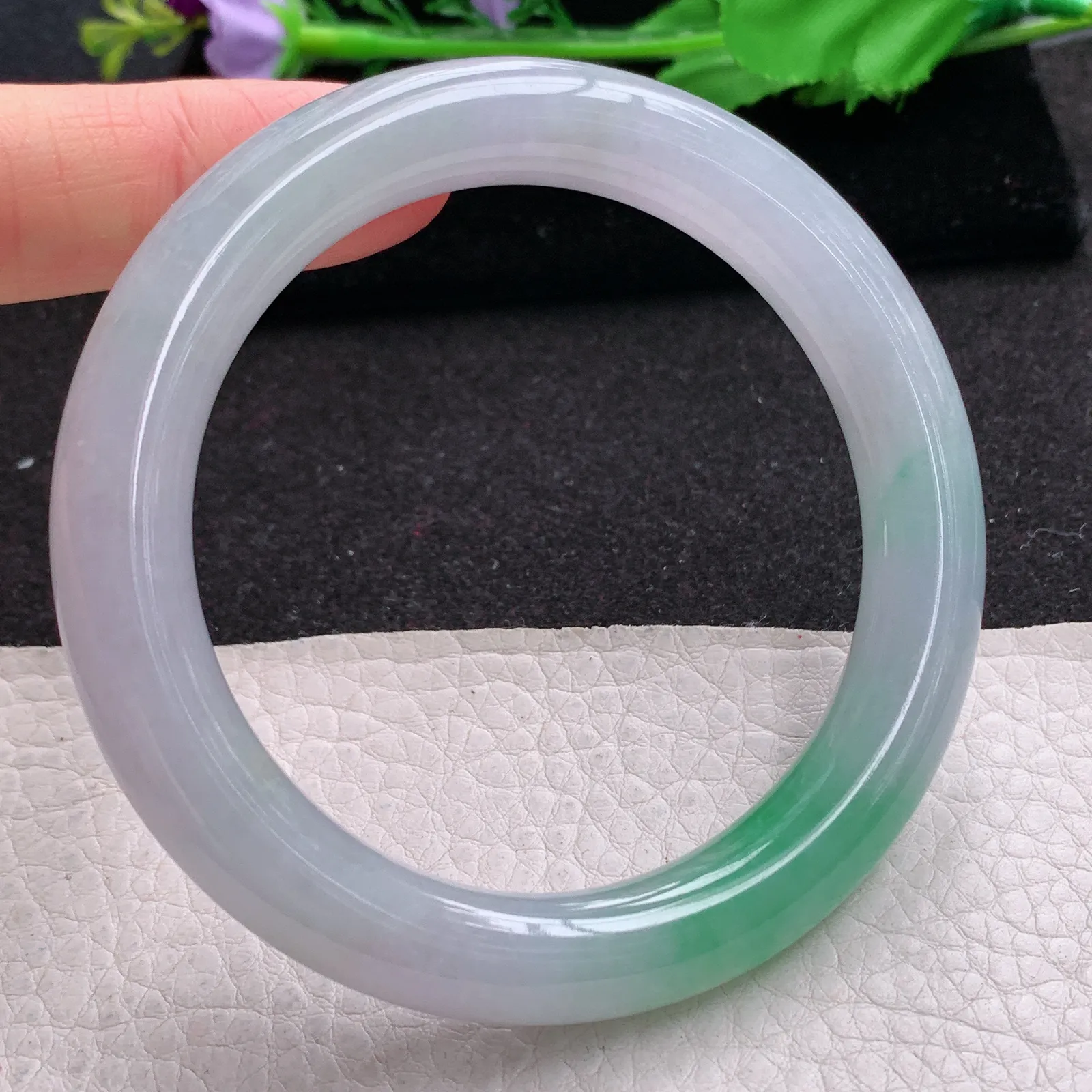 xd自然光57.5*10.6*10美人镯 缅甸翡翠a货玉手镯飘绿冰润圆条玉手环