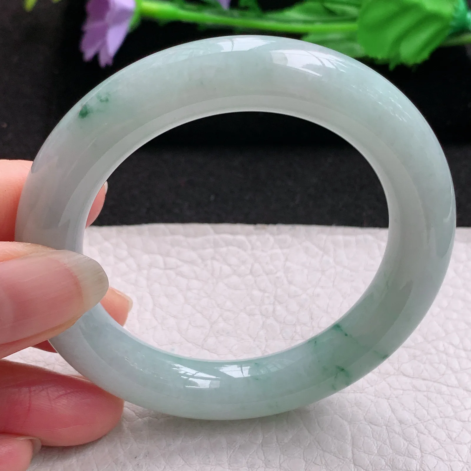 js小圈口52*11.2美人镯 缅甸翡翠a货精美飘花圆条玉手镯 玉手环