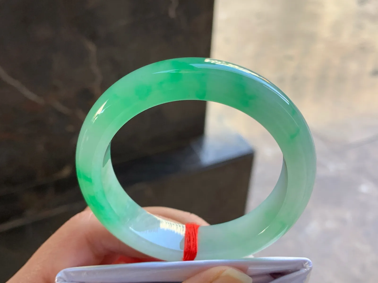 52-12.8-8.7

晴绿手镯^_^清新冰透