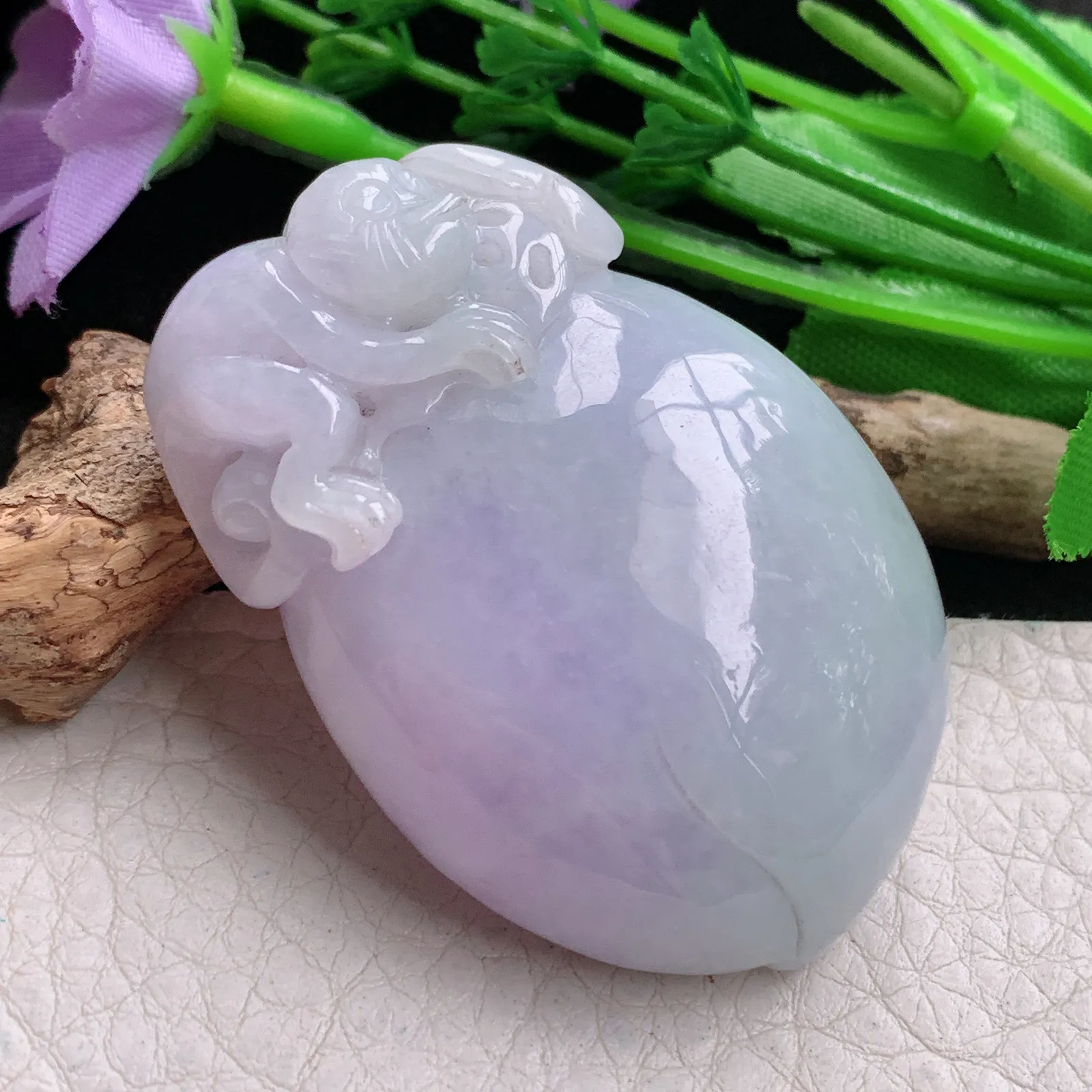 zen实拍51.8*35.8*14.8缅甸翡翠精美春带彩灵猴抱寿桃 福瓜玉项坠 玉挂件