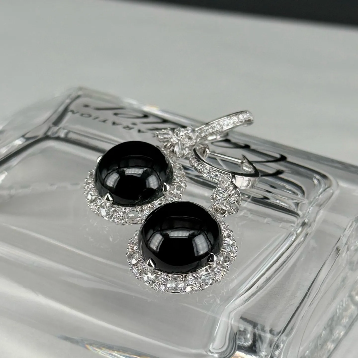 精品豪镶墨翠蛋面耳坠 种好色正 黑度极好 打灯通透 油性十足 尺寸13.9