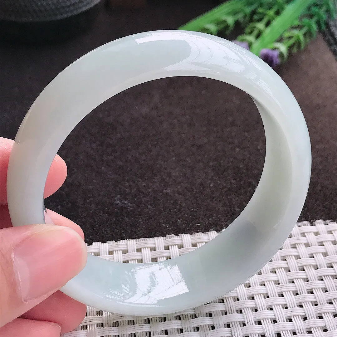 实拍A货翡翠59/18.8/8轮胎镯老坑秀气温润手镯宽边玉镯子