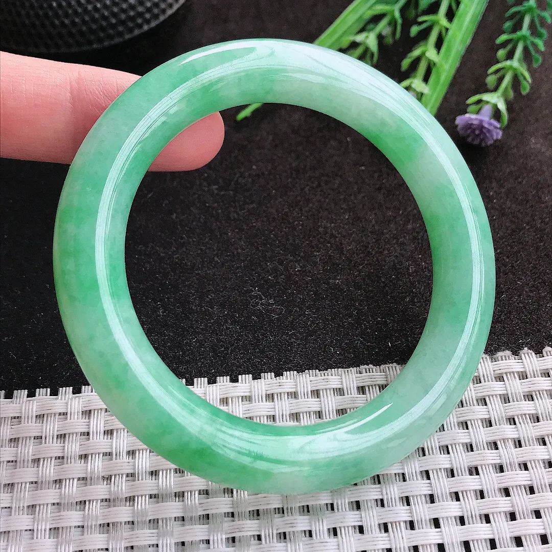 实拍A货翡翠55/10.7老坑冰润满绿苹果绿圆条手镯翡翠玉镯子