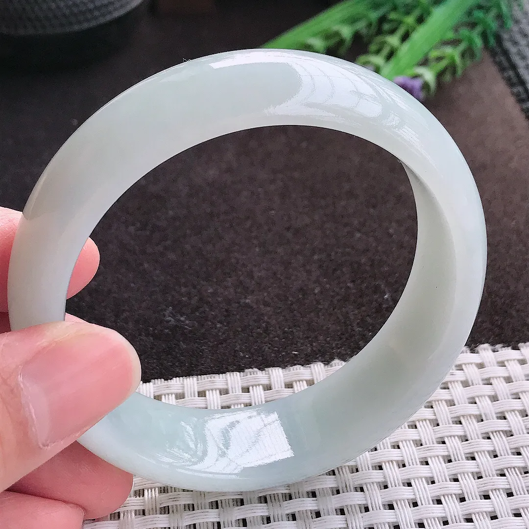 实拍A货翡翠59/18.8/8轮胎镯老坑秀气温润手镯宽边玉镯子