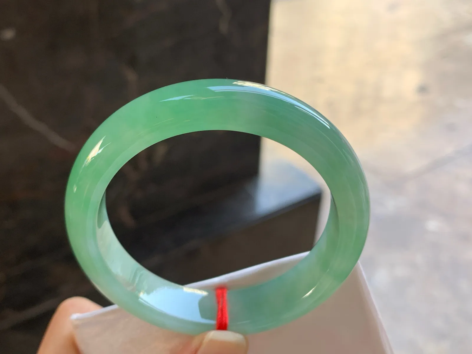 52-12.6-8

晴绿手镯^_^玉质温润 细腻