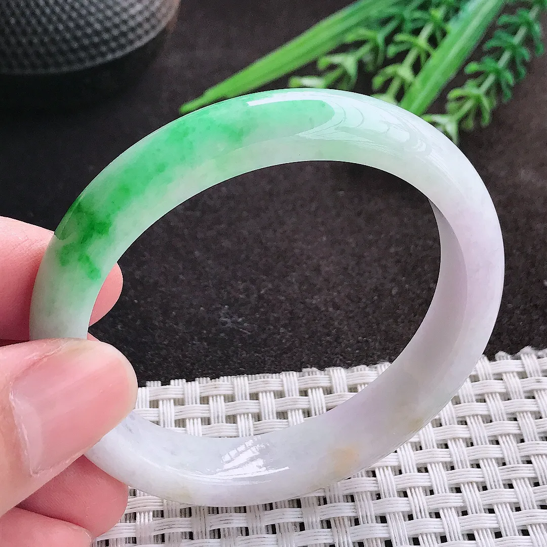 实拍A货翡翠53/47.5/12.1/7.6老坑精美温润飘阳绿贵妃手镯宽边玉镯子