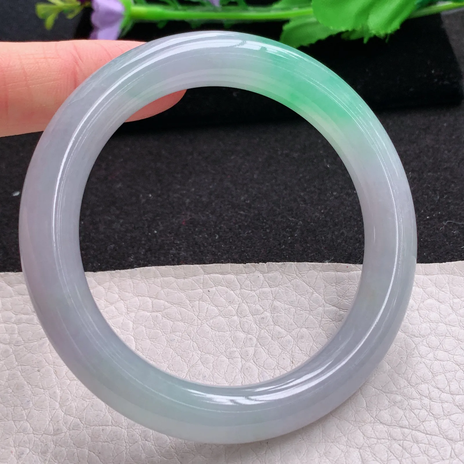 xd自然光57.5*10.6*10美人镯 缅甸翡翠a货玉手镯飘绿冰润圆条玉手环