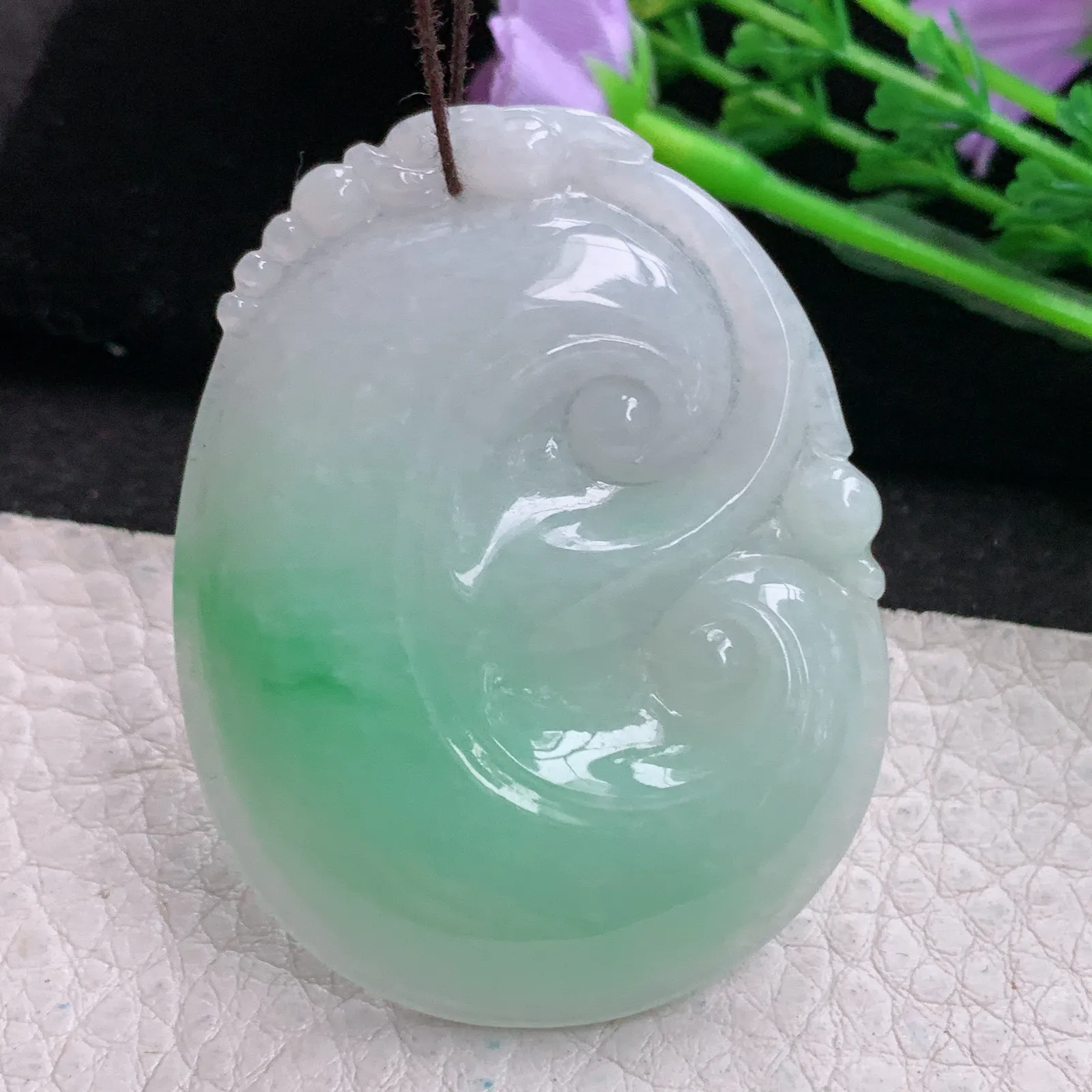 zen实拍53*41*5.6缅甸翡翠精美飘绿大如意 玉如意玉项坠 玉挂件