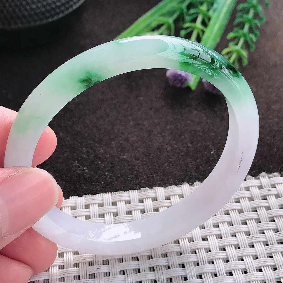 实拍A货翡翠54.5/47.5/9/6.9老坑冰润水灵飘绿花贵妃手镯宽边玉镯子