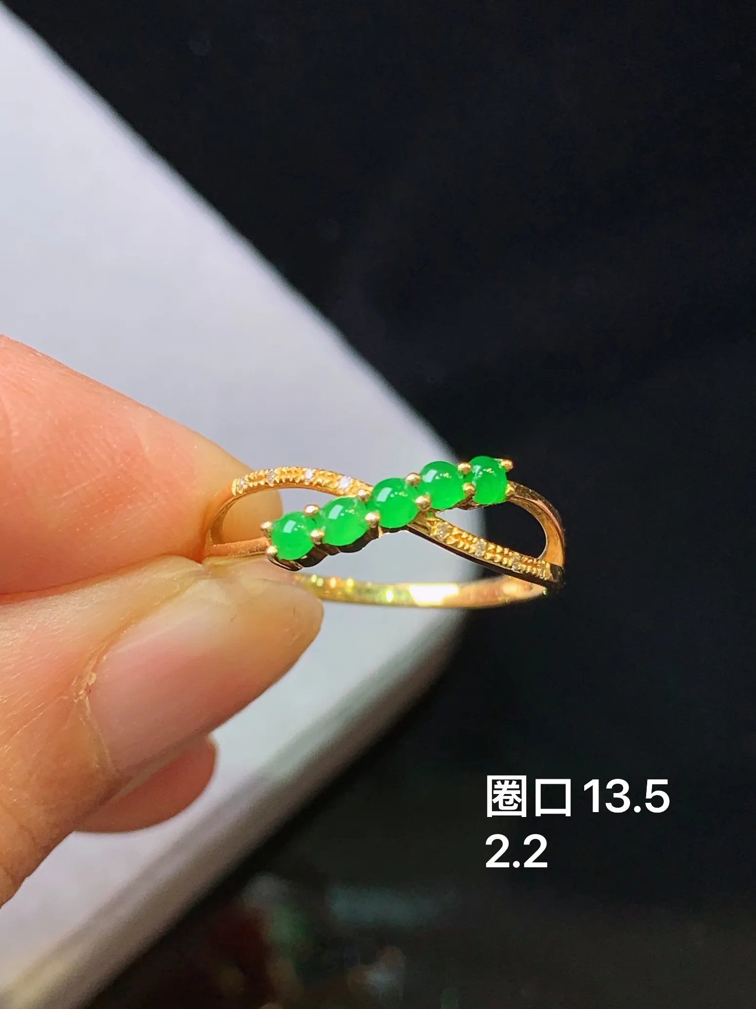 18金钻镶嵌满绿蛋面戒指吊坠 玉质细腻 色泽清新艳丽 整体尺寸2.2