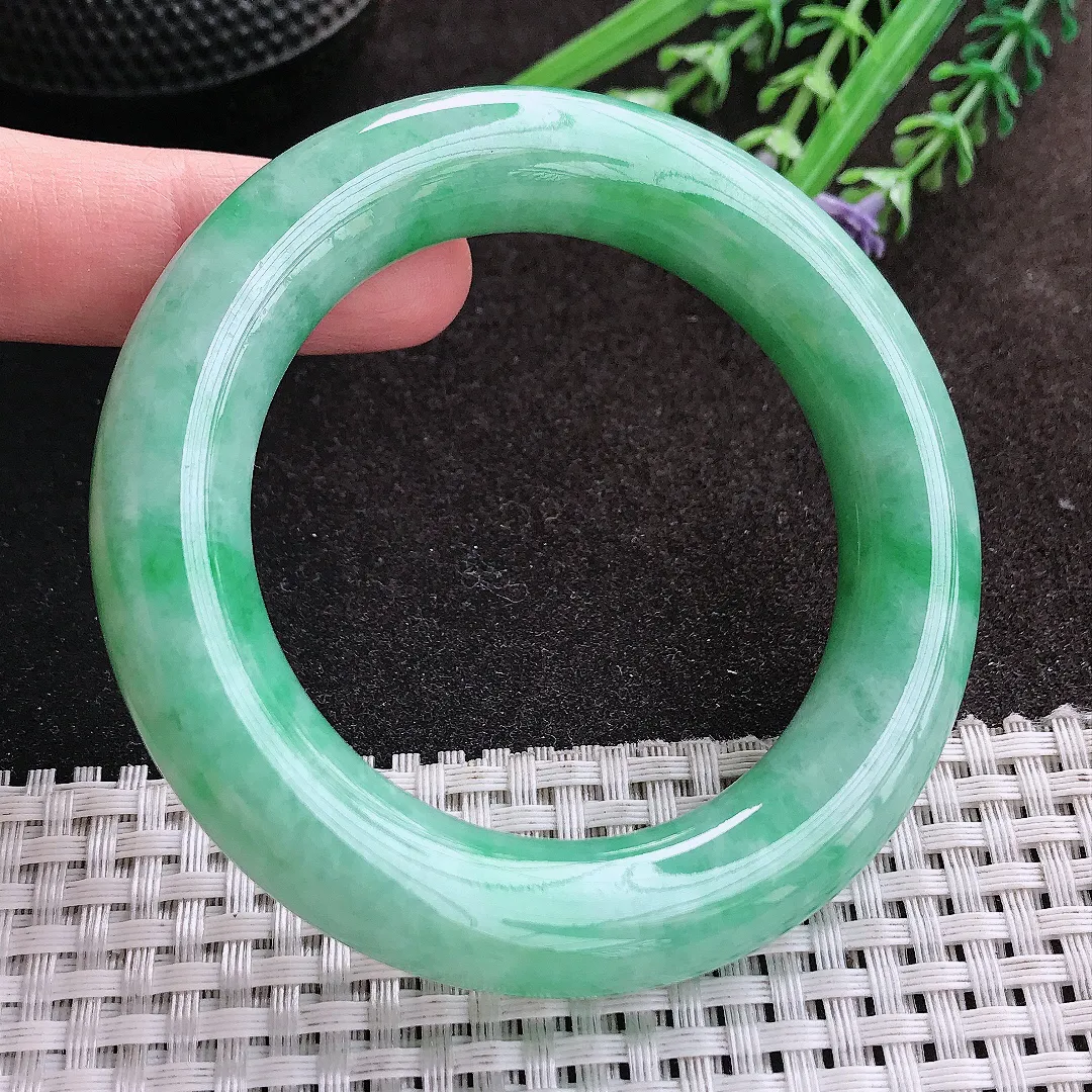 实拍A货翡翠52/12.3老坑精美温润满绿胖圆条手镯翡翠玉镯子