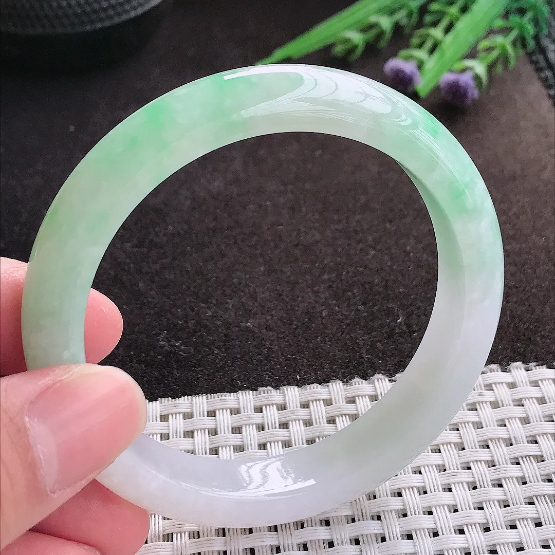 实拍A货翡翠56/11.6/8.2老坑冰润飘绿手镯宽边玉镯子