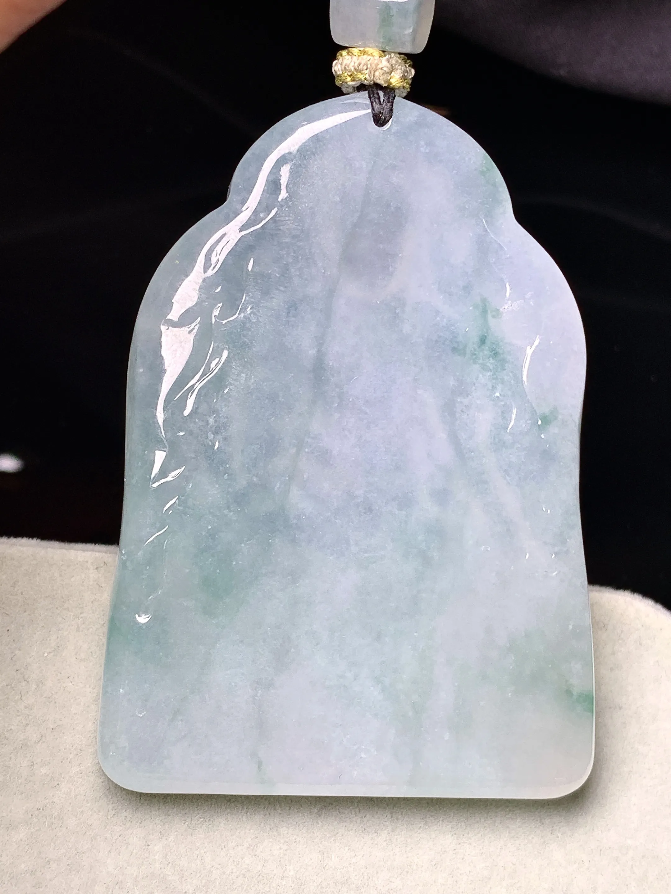 飘绿文殊观音菩萨吊坠 玉质细腻 色泽清新艳丽 整体尺寸58.2*41*6.7