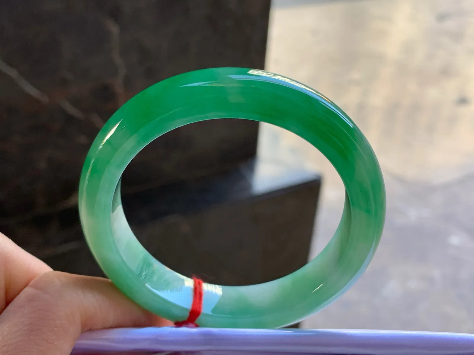 56.5-12.6-9.1

浓绿色手镯^_^颜色鲜艳