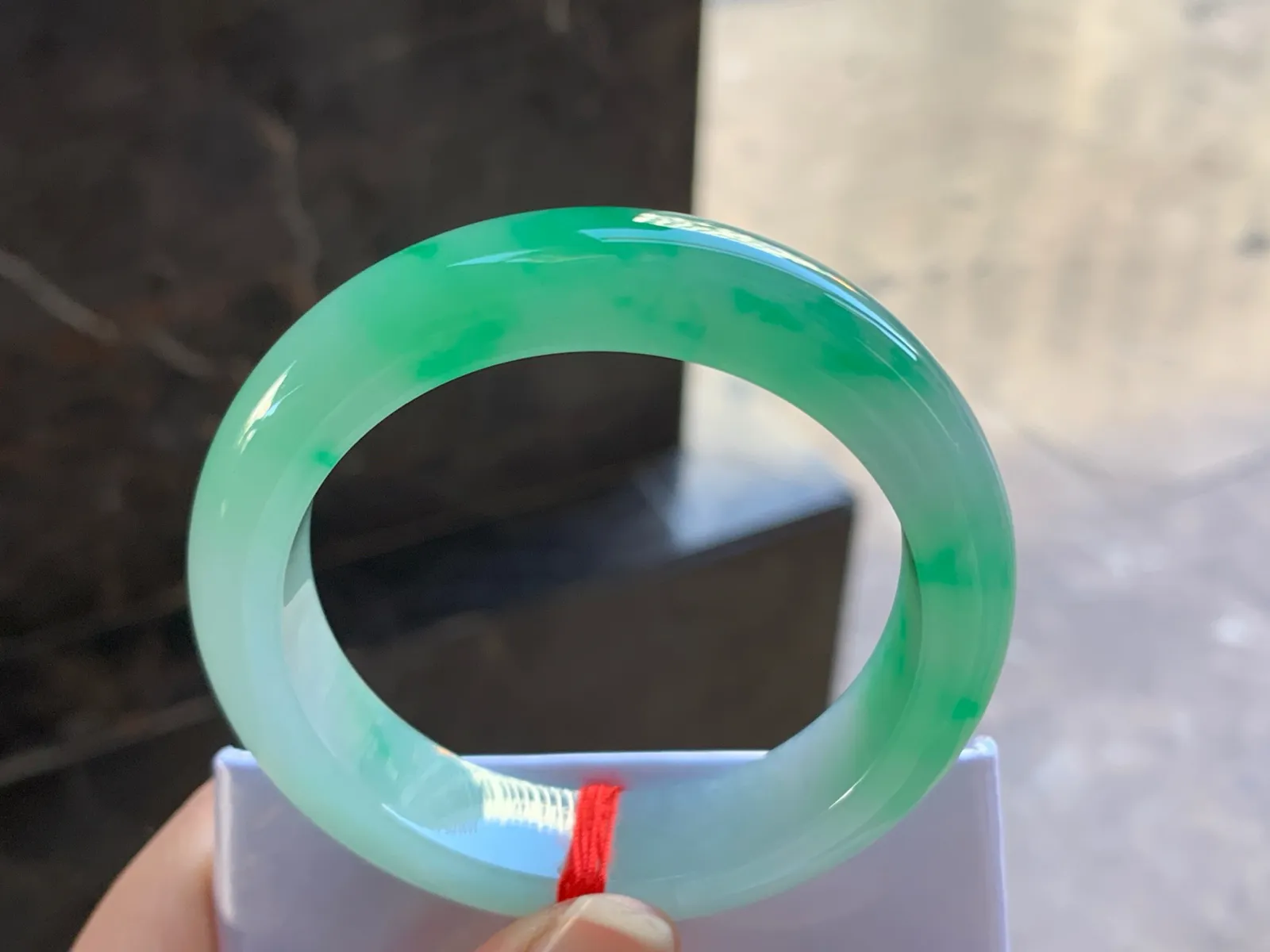 52-12.8-8.7

晴绿手镯^_^清新冰透