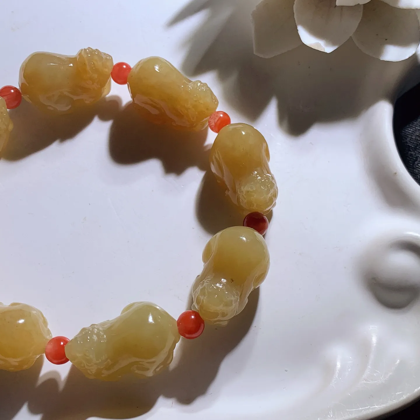 新疆和田玉且末糖招财进宝貔貅手串 单颗尺寸20/14/14重45克 无裂无杂 玉质细腻油润 底色纯净 脂粉好，品质好。lt260124