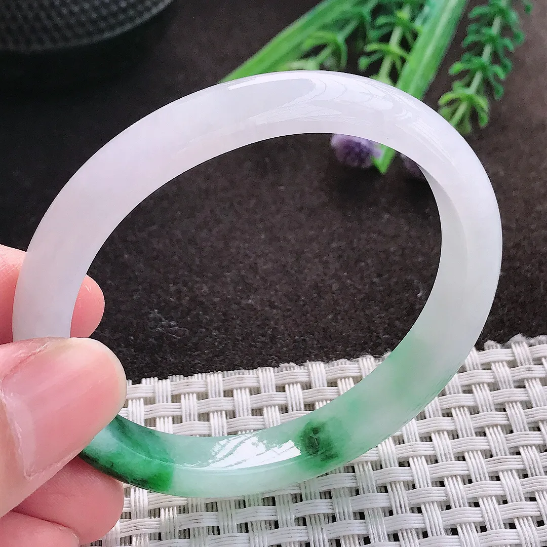 实拍A货翡翠54.5/47.5/9/6.9老坑冰润水灵飘绿花贵妃手镯宽边玉镯子