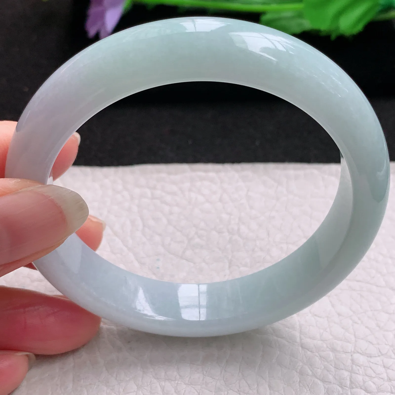 js实拍59*13.5*8.6平安镯 缅甸翡翠a货精美浅绿水润宽边玉手镯 玉手环