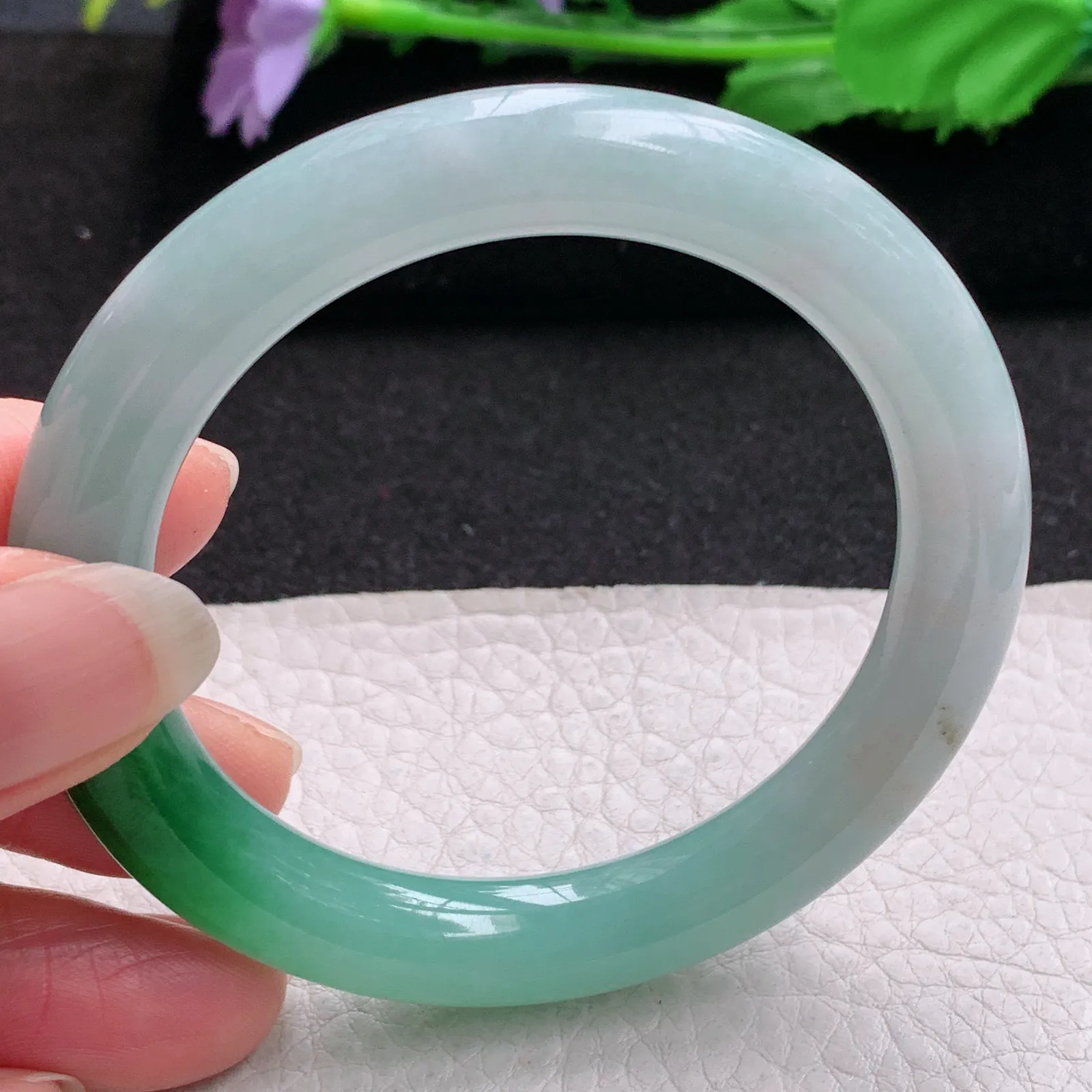 yh小圈口52.6*9.3*9.5美人镯 缅甸翡翠a货精美辣绿圆条玉手镯 叮当镯