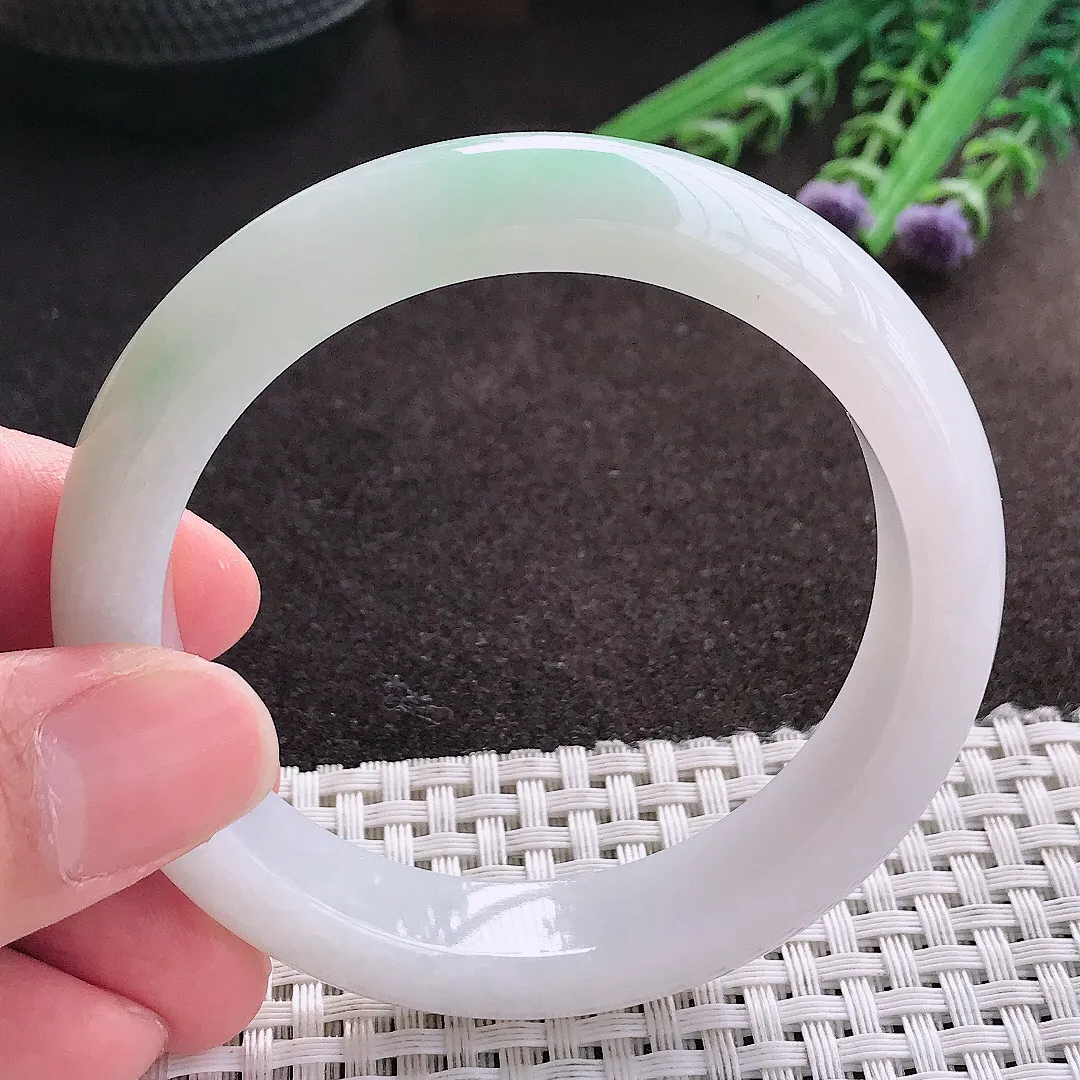 实拍A货翡翠55.5/12.8/8.3老坑冰润起胶浅绿色手镯宽边玉镯子