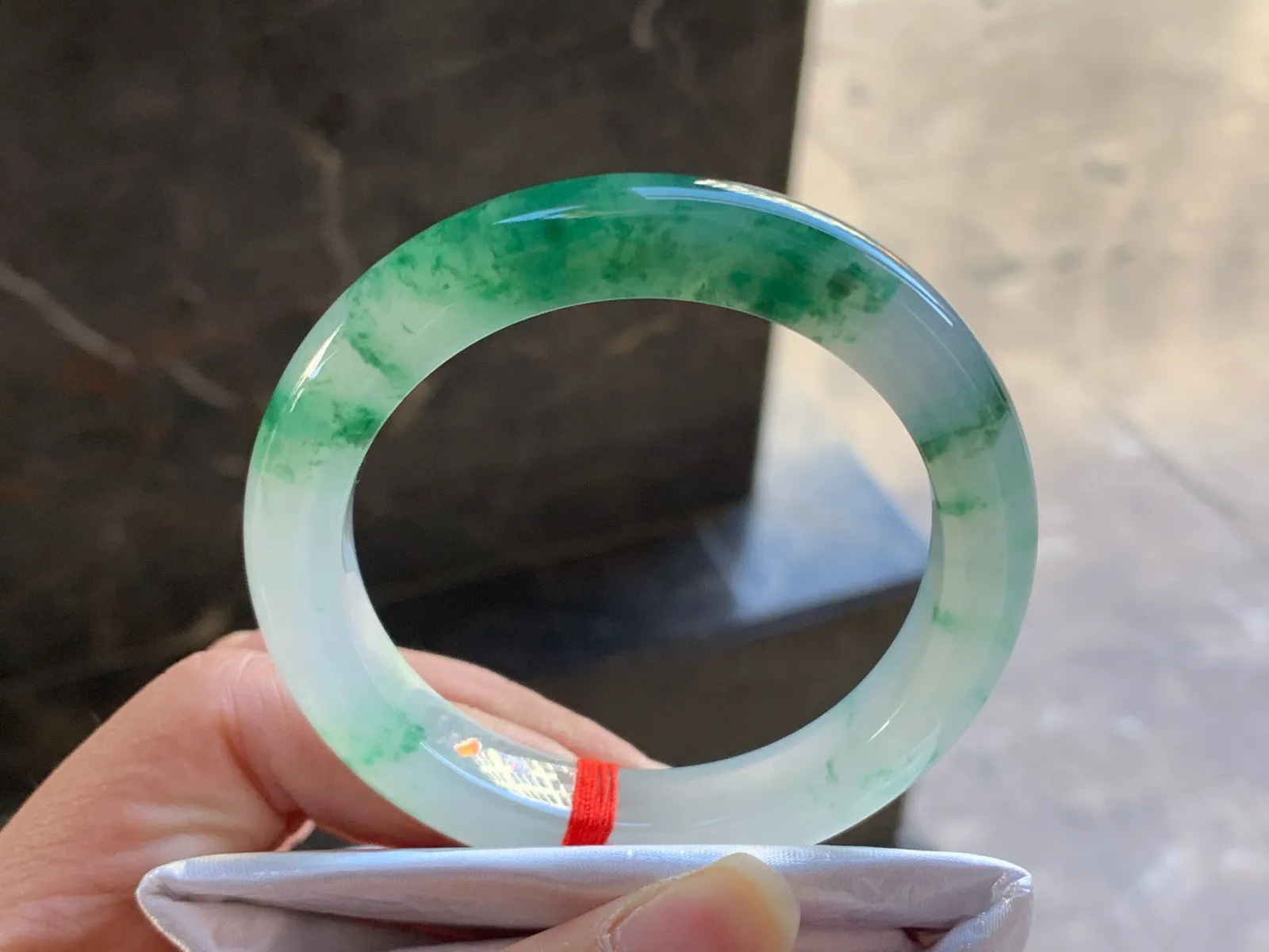 51-10.7-9.3

绿花手镯^_^飘花浓郁