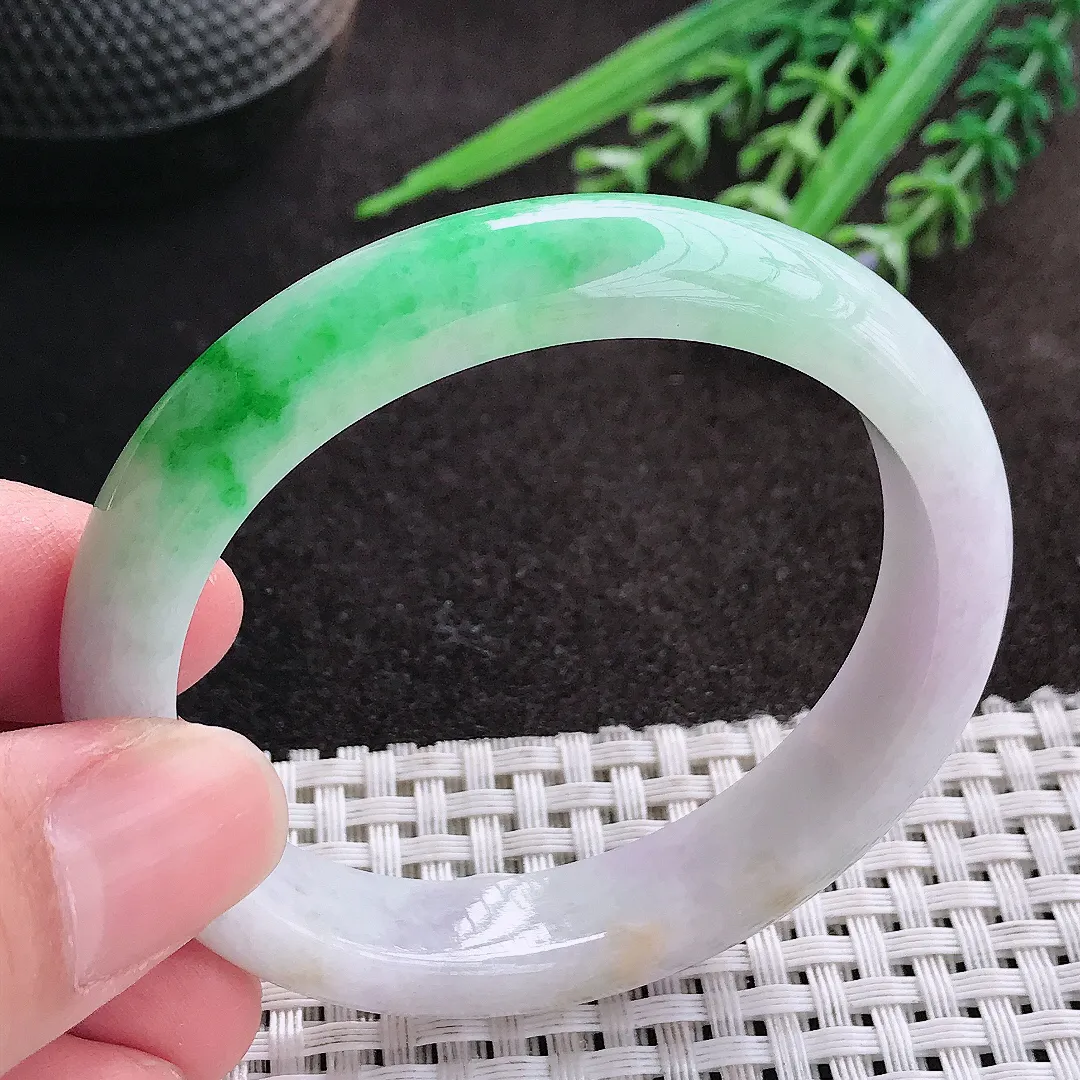 实拍A货翡翠53/47.5/12.1/7.6老坑精美温润飘阳绿贵妃手镯宽边玉镯子