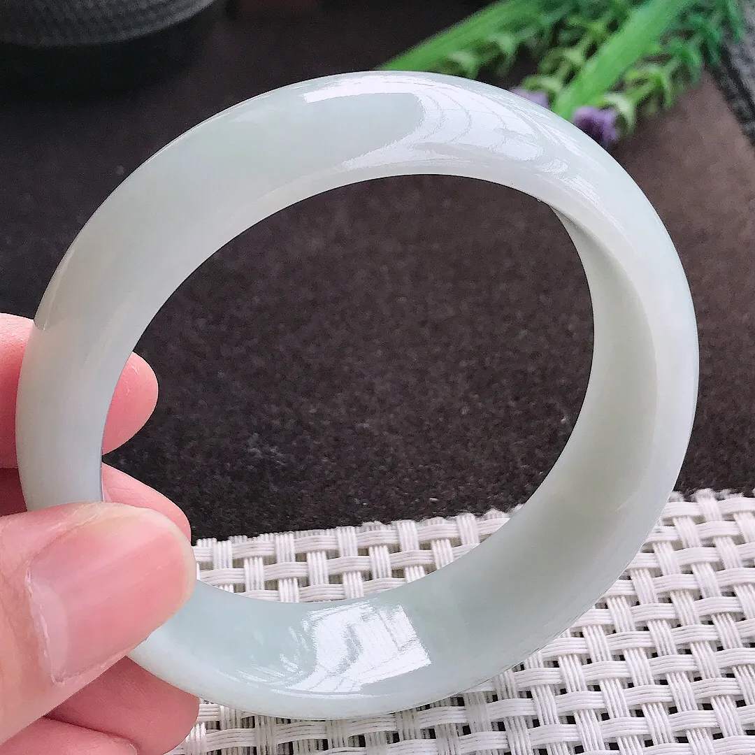 实拍A货翡翠59/18.8/8轮胎镯老坑秀气温润手镯宽边玉镯子