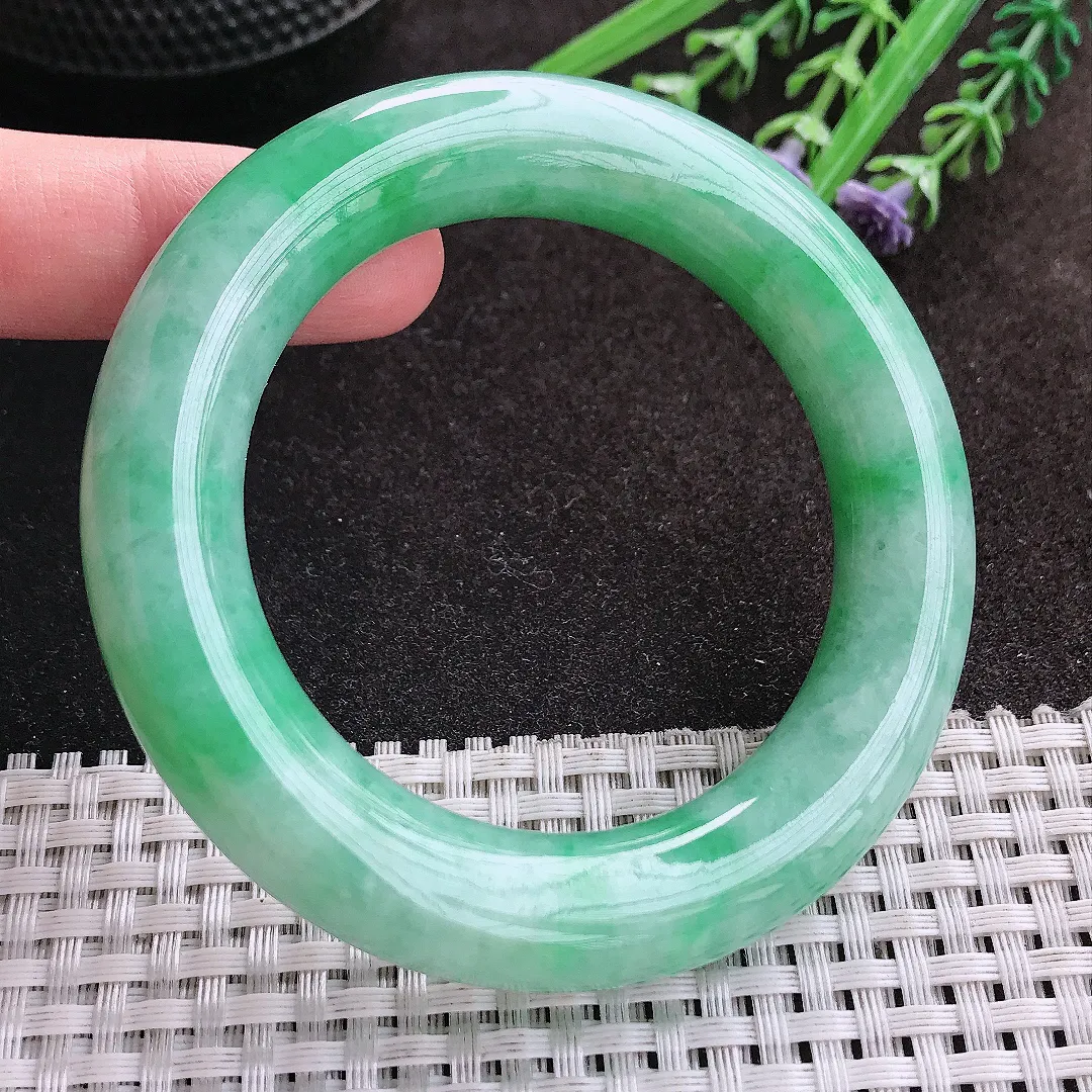实拍A货翡翠52/12.3老坑精美温润满绿胖圆条手镯翡翠玉镯子