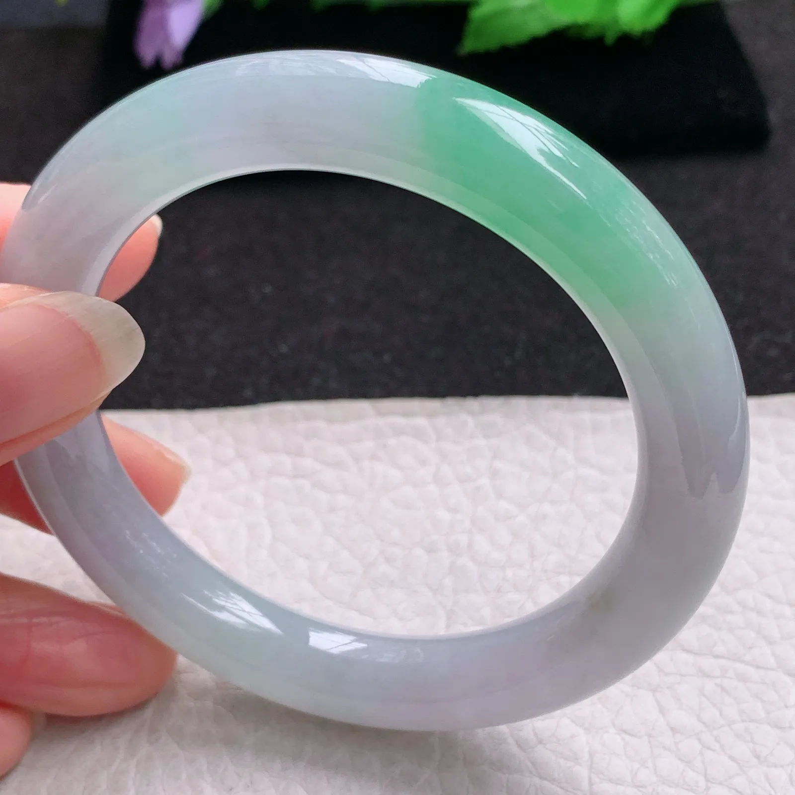 xd自然光57.5*10.6*10美人镯 缅甸翡翠a货玉手镯飘绿冰润圆条玉手环