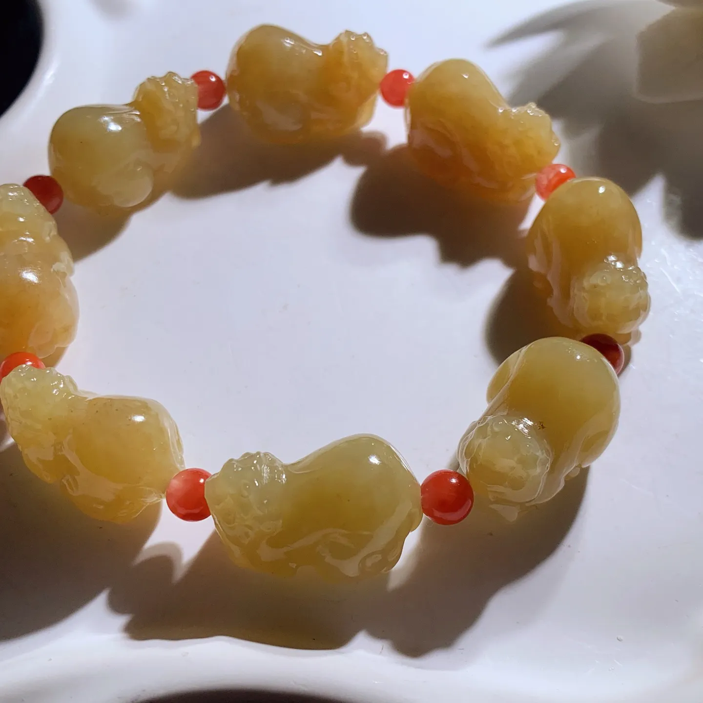 新疆和田玉且末糖招财进宝貔貅手串 单颗尺寸20/14/14重45克 无裂无杂 玉质细腻油润 底色纯净 脂粉好，品质好。lt260124