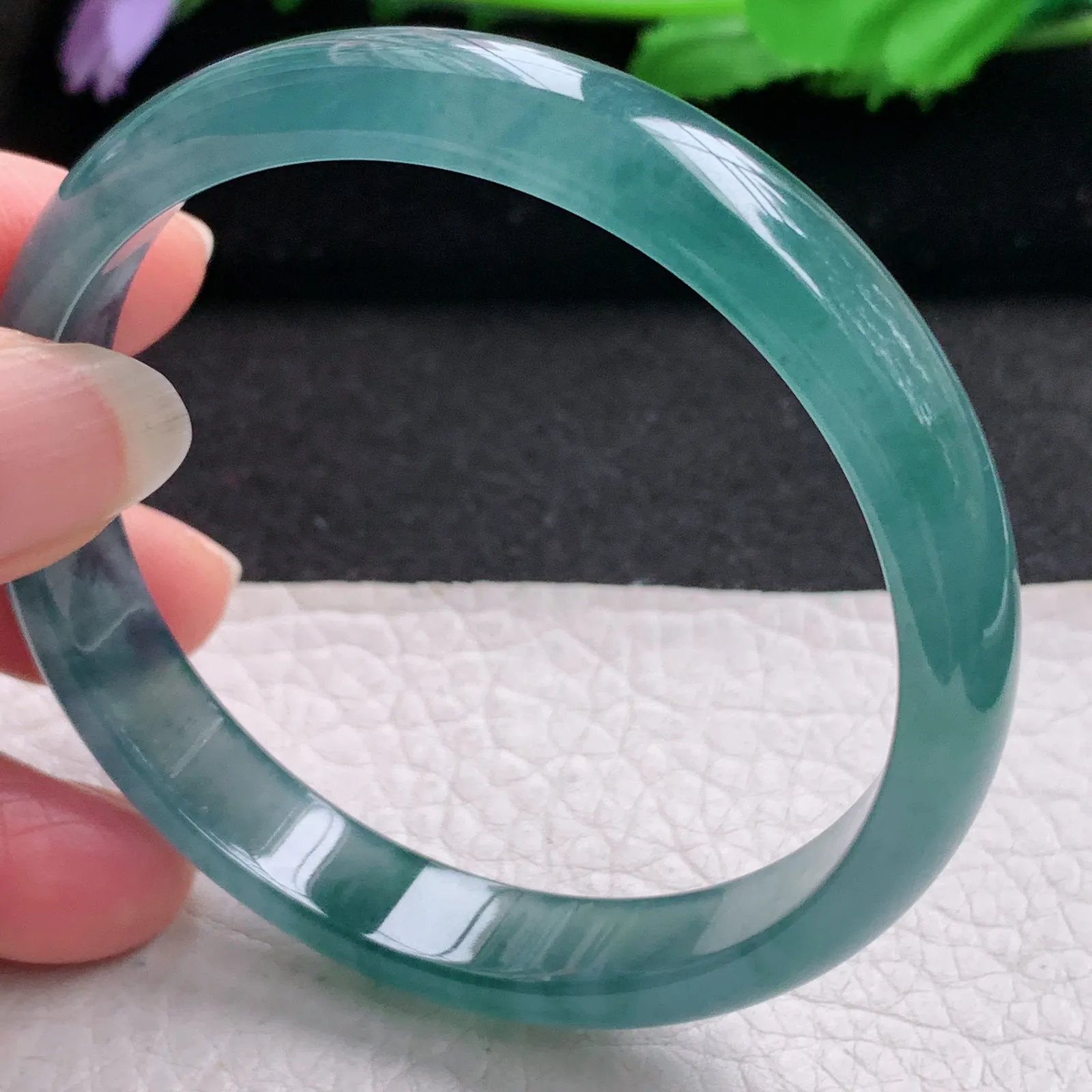 yh实拍57*10.5*6平安镯 翡翠a货精美冰蓝秀气宽边玉手镯 玉手环