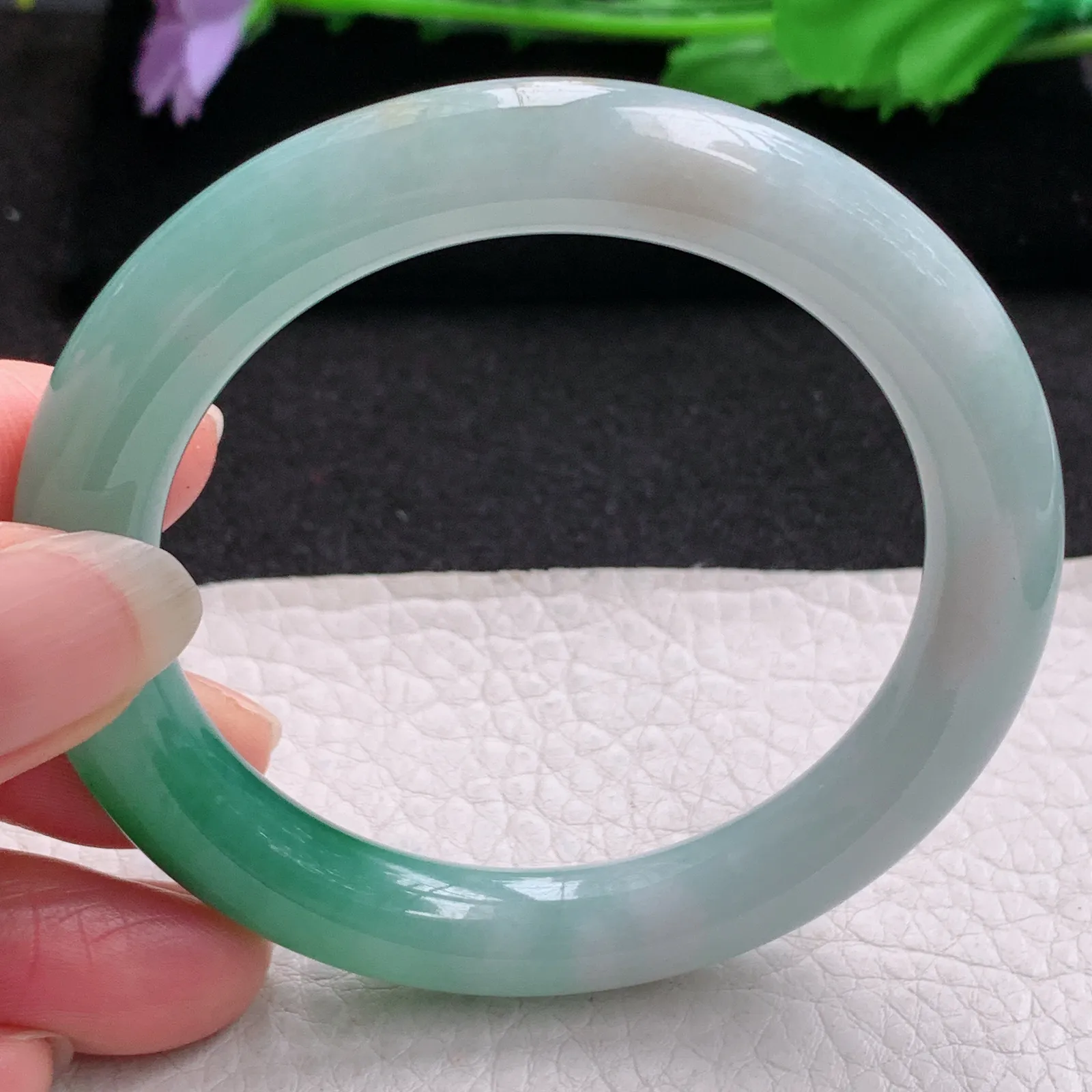 yh小圈口52.6*9.3*9.5美人镯 缅甸翡翠a货精美辣绿圆条玉手镯 叮当镯