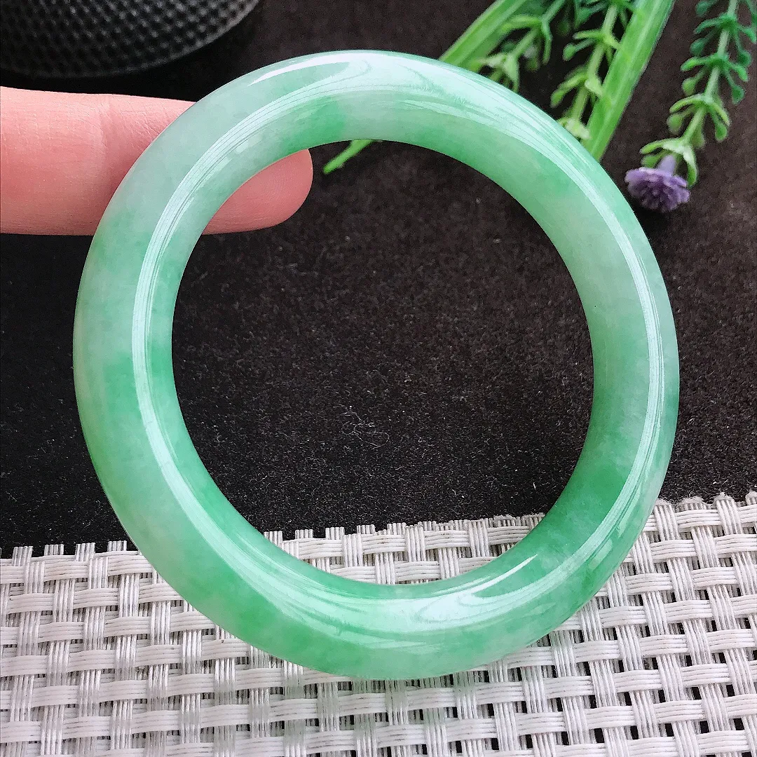 实拍A货翡翠55/10.7老坑冰润满绿苹果绿圆条手镯翡翠玉镯子