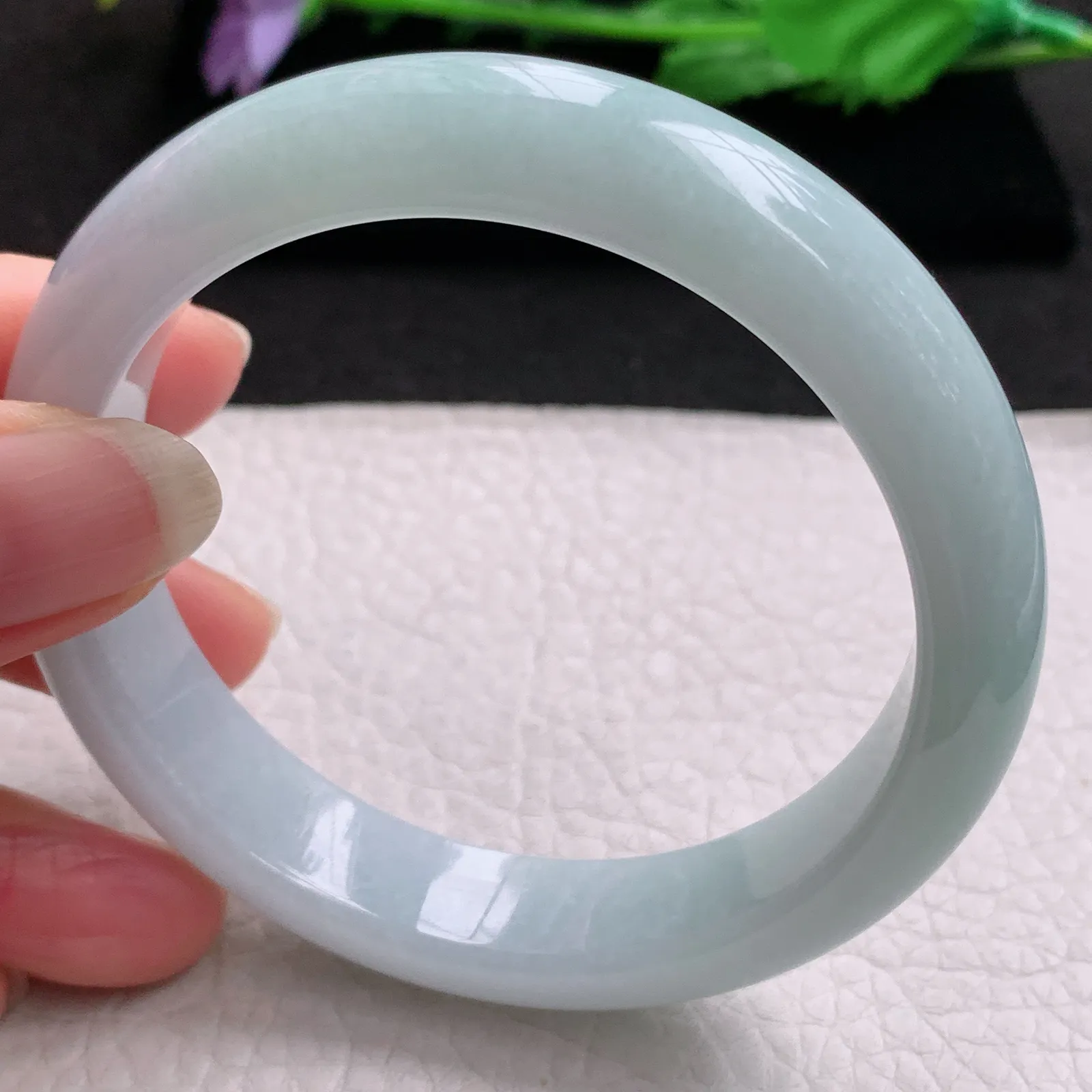 js实拍59*13.5*8.6平安镯 缅甸翡翠a货精美浅绿水润宽边玉手镯 玉手环