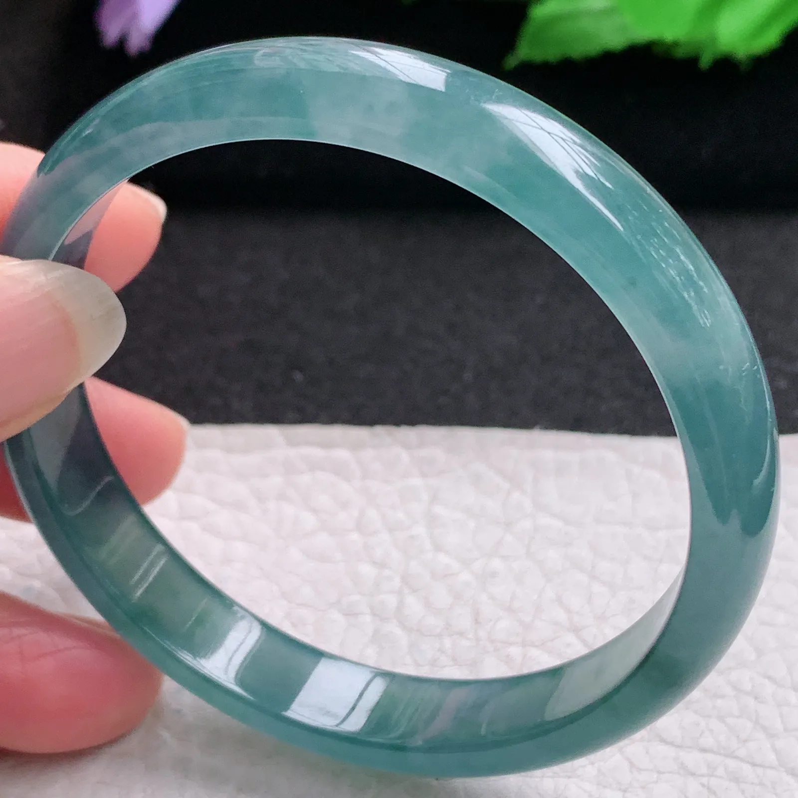 yh实拍57*10.5*6平安镯 翡翠a货精美冰蓝秀气宽边玉手镯 玉手环