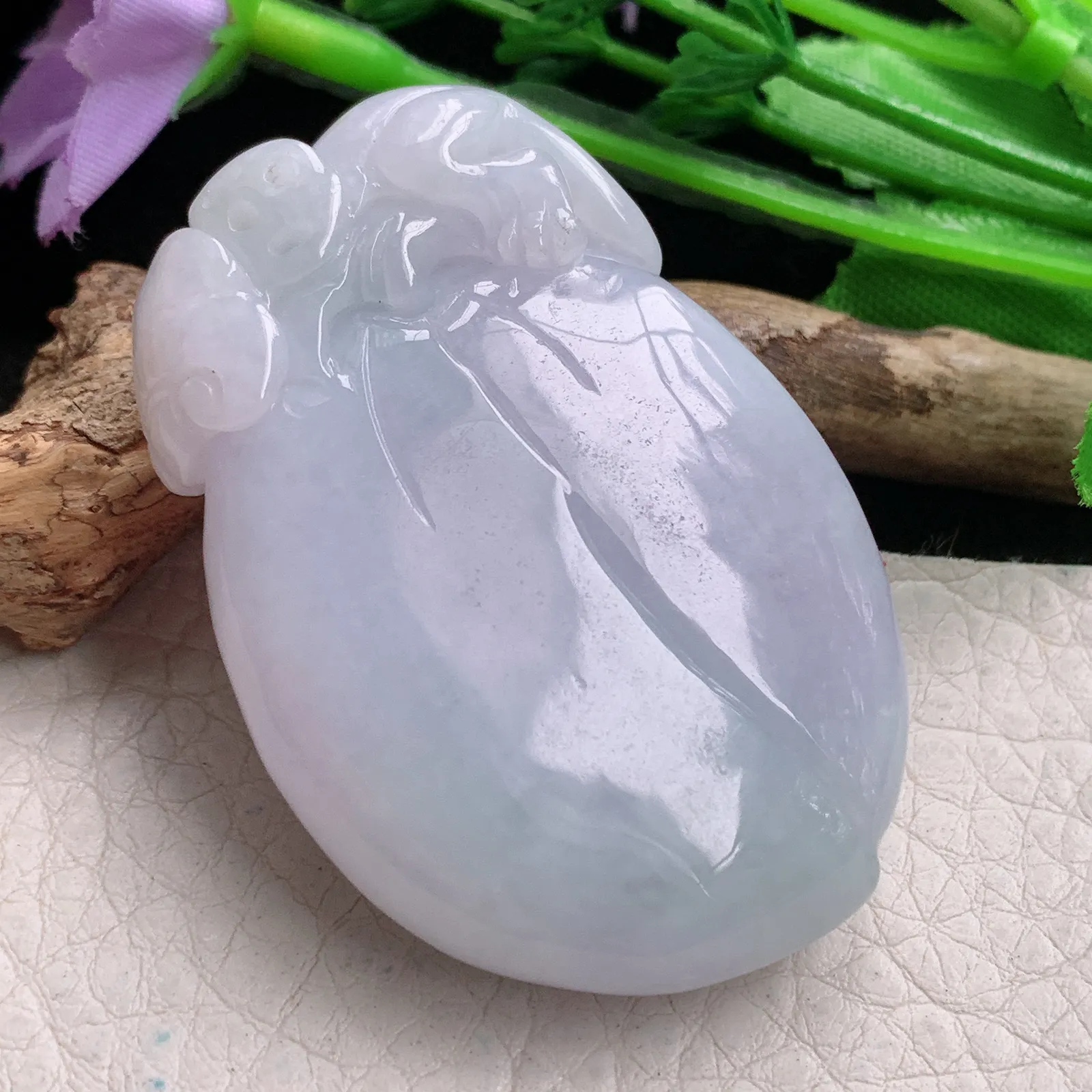 zen实拍51.8*35.8*14.8缅甸翡翠精美春带彩灵猴抱寿桃 福瓜玉项坠 玉挂件