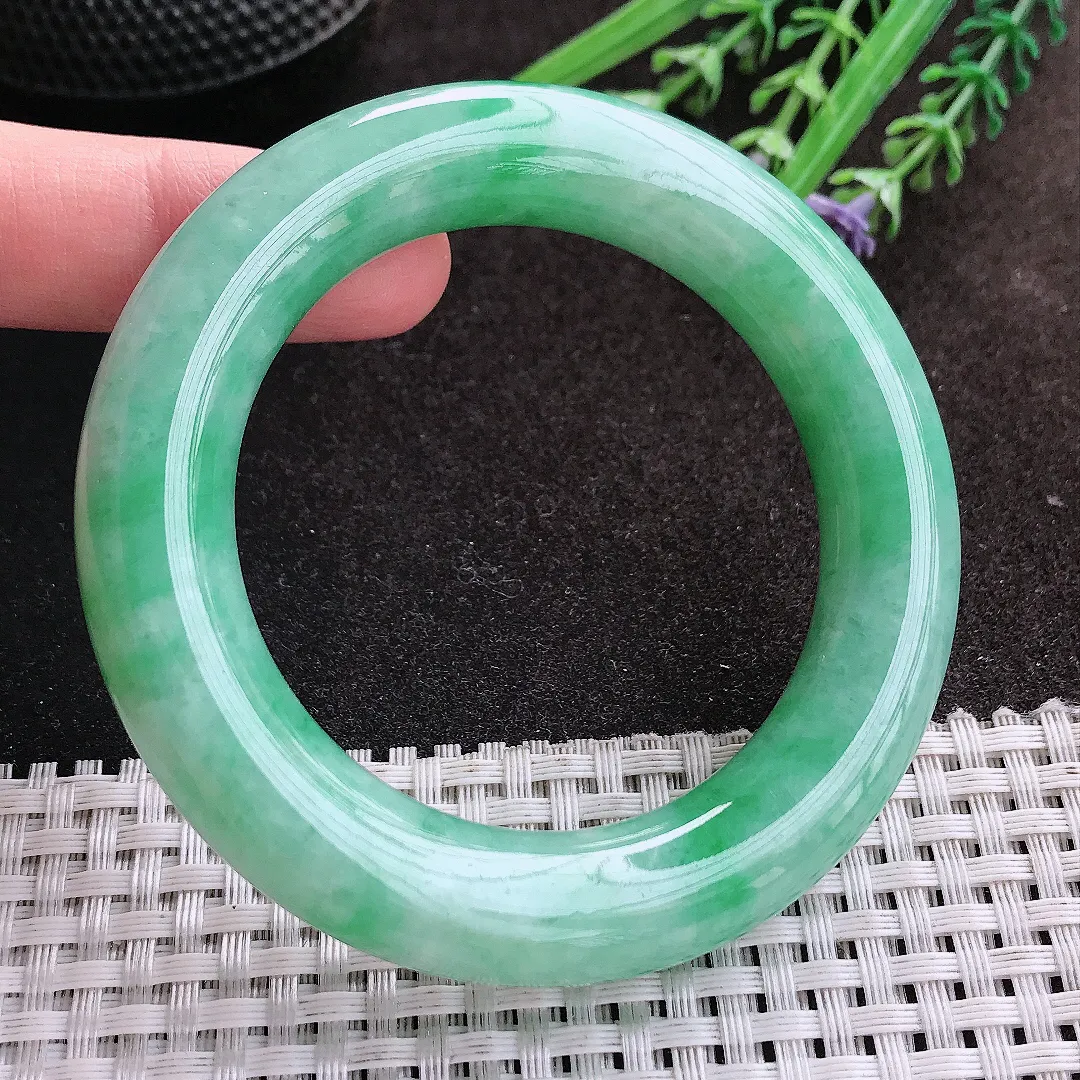实拍A货翡翠52/12.3老坑精美温润满绿胖圆条手镯翡翠玉镯子